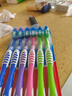 高露洁（Colgate）超洁净中毛牙刷套装 6支装×3 可清洁舌苔 深入清洁 实拍图