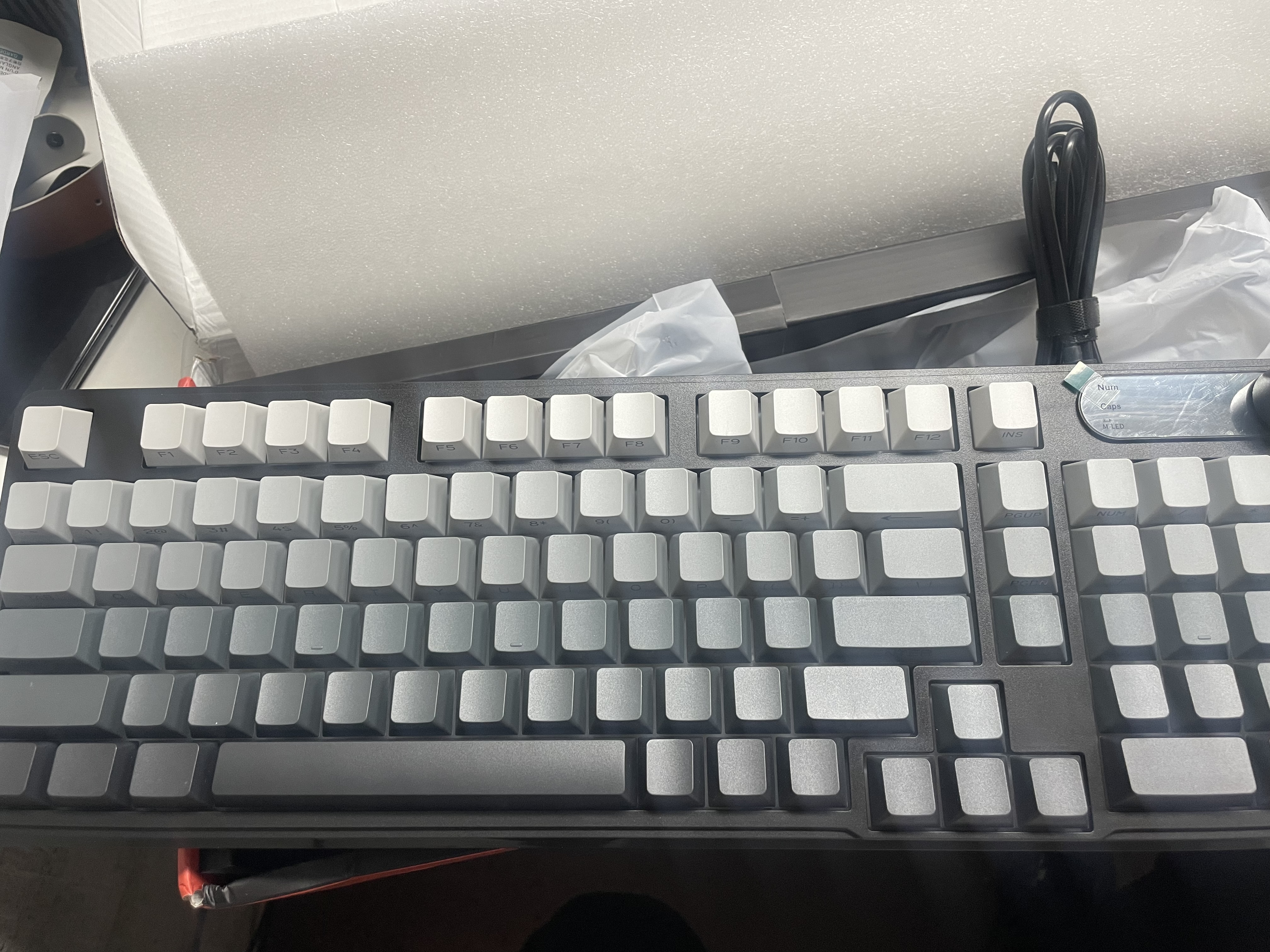前行者V102Ultra无线键盘蓝牙有线三模带屏幕机械手感静音办公薄膜键盘99键侧刻电脑笔记本平板iPad通用 实拍图
