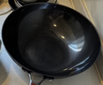 京严章丘款炒锅铁锅无涂层炒菜不粘锅家用精铁锅具燃气电磁炉用已开锅 【灶具通用】适合3-5人  赠盖铲  直径 32cm 百年工艺｜传统铁锅｜健康不沾 实拍图