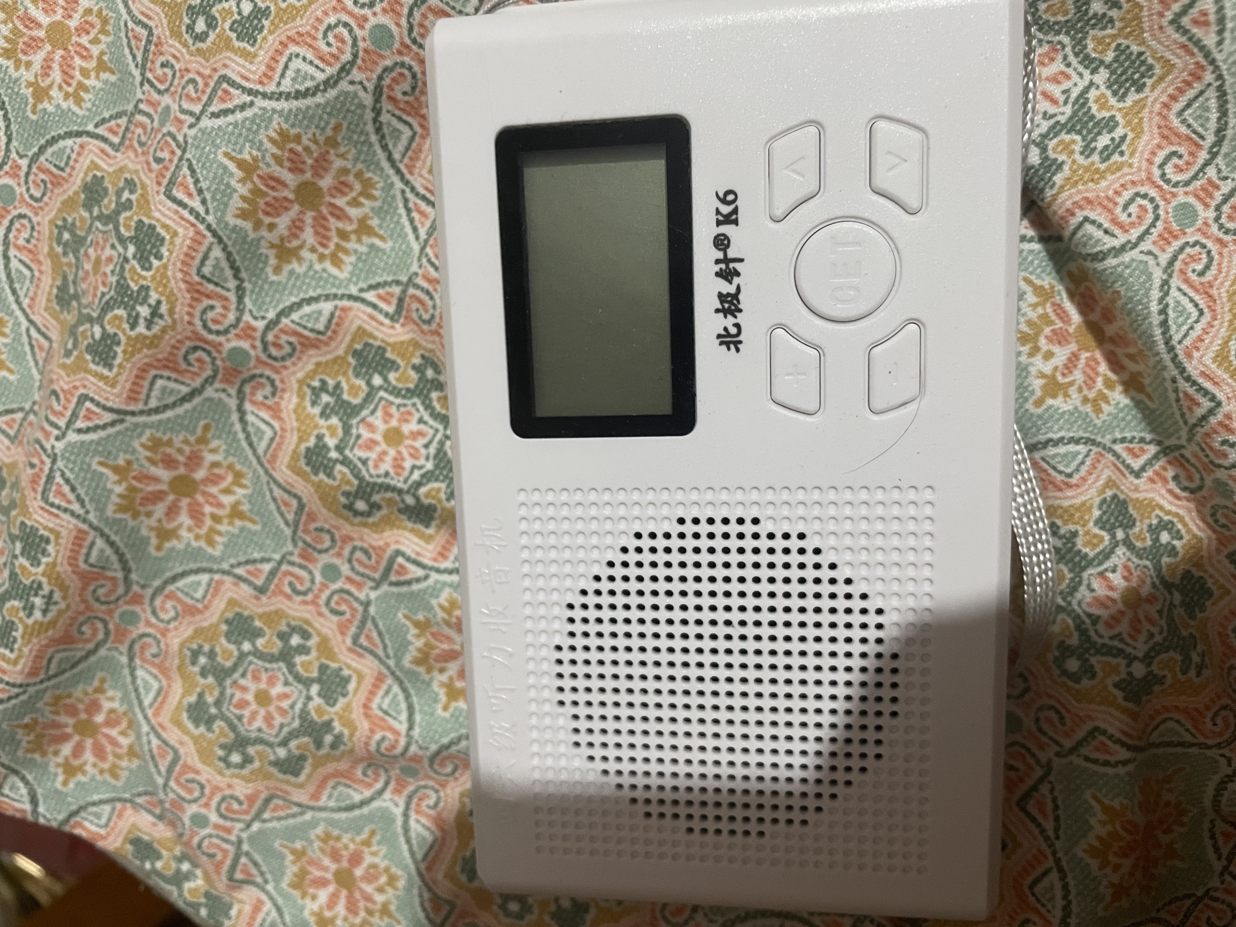 【京东快递】英语听力考试学生收音机FM可调频四六级大学六级46级4大英赛三级B专四专八等级考级 K6旗舰充电款【收音机+充电线】 标配（收音机+充电线/电池） 实拍图
