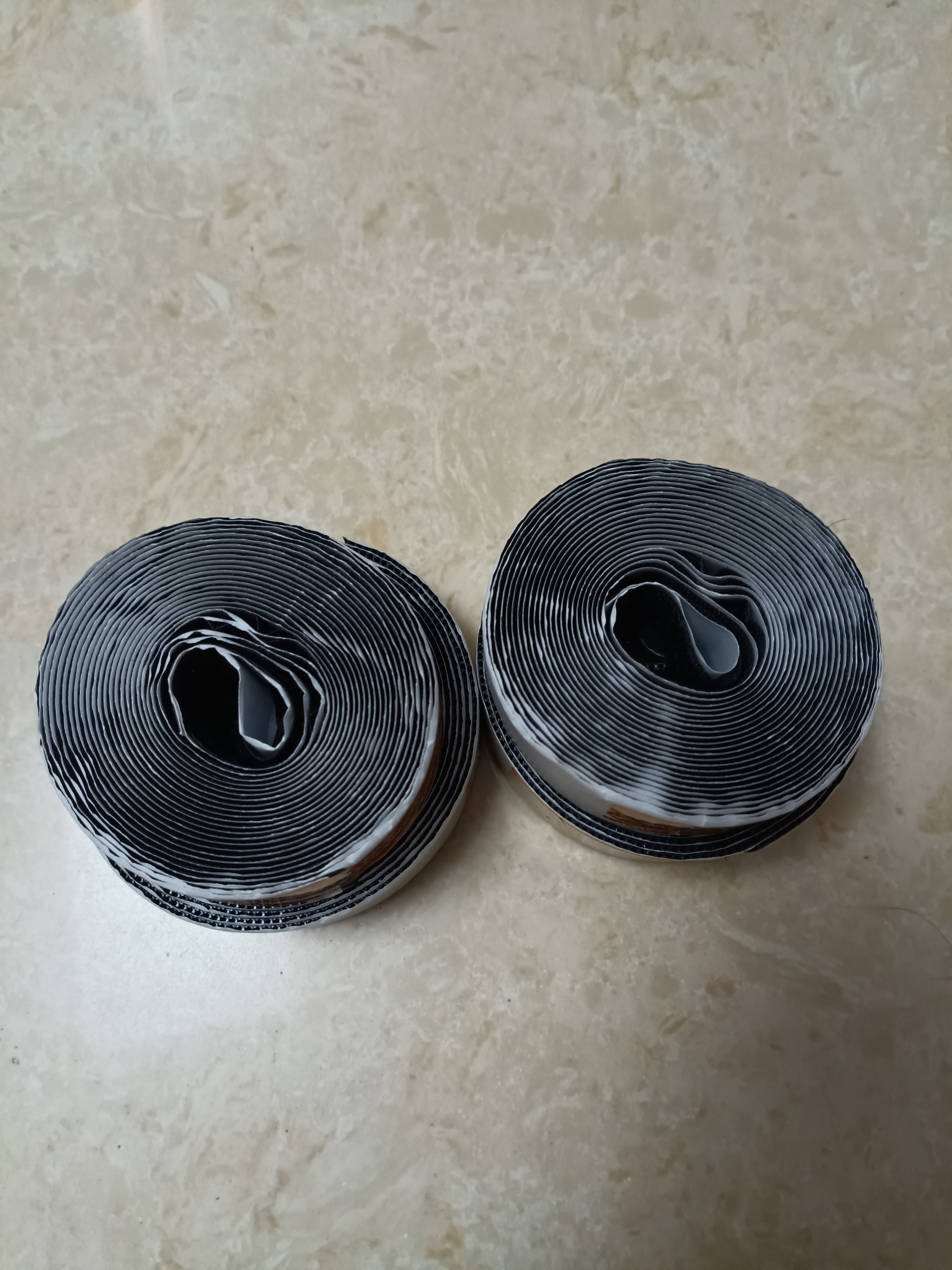 双面背胶魔术贴窗帘门帘纱窗子母扣缝纫强力自粘可撕双面胶多功能 升级款带胶【勾面+毛面】各6米 2cm宽【黑色】带背胶 实拍图