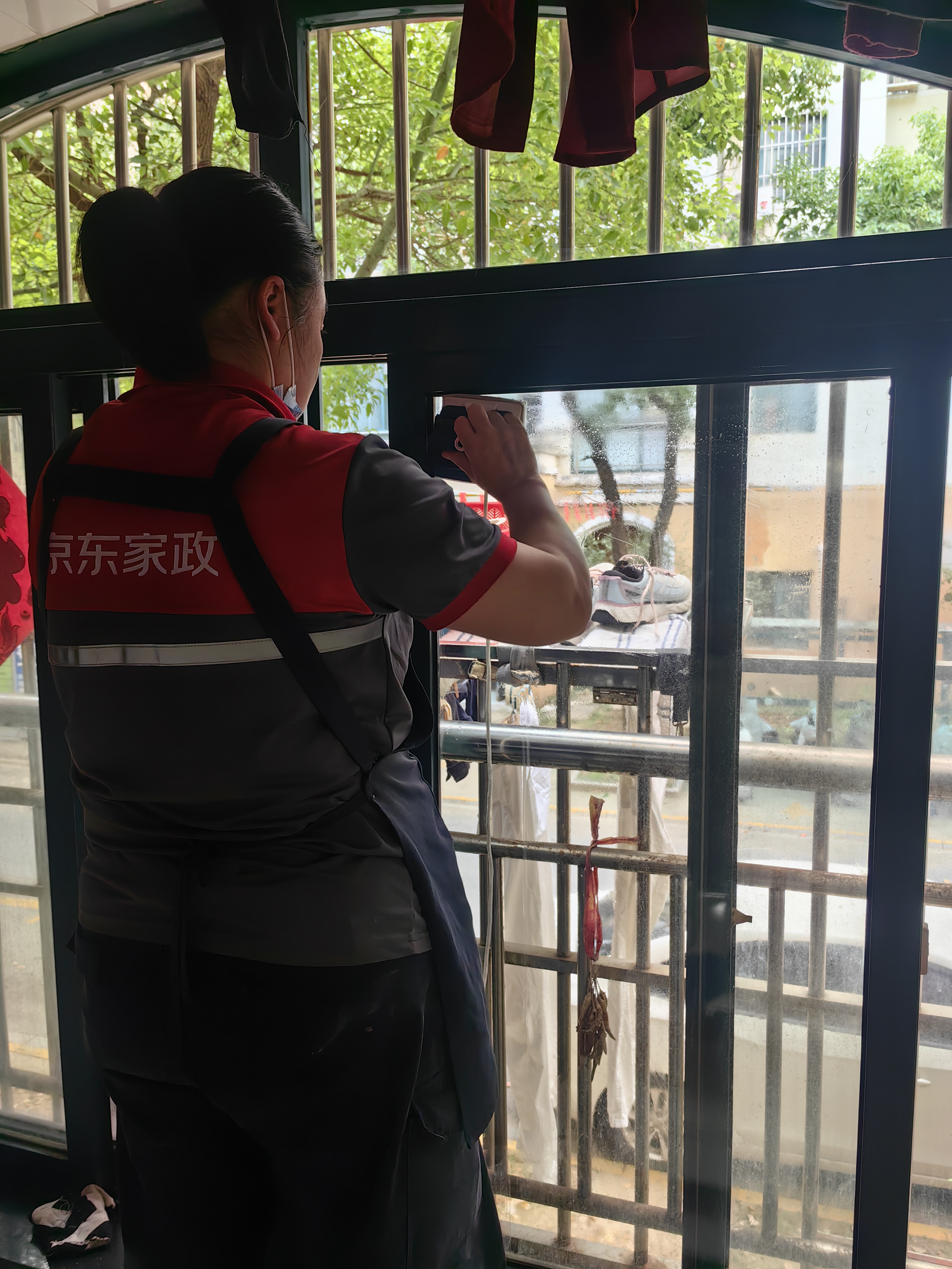 京东家政 【3小时玻璃清洗单次服务】 擦玻璃服务 上门家政保洁双面擦窗纱窗清洁 可使用区域见商详页 实拍图