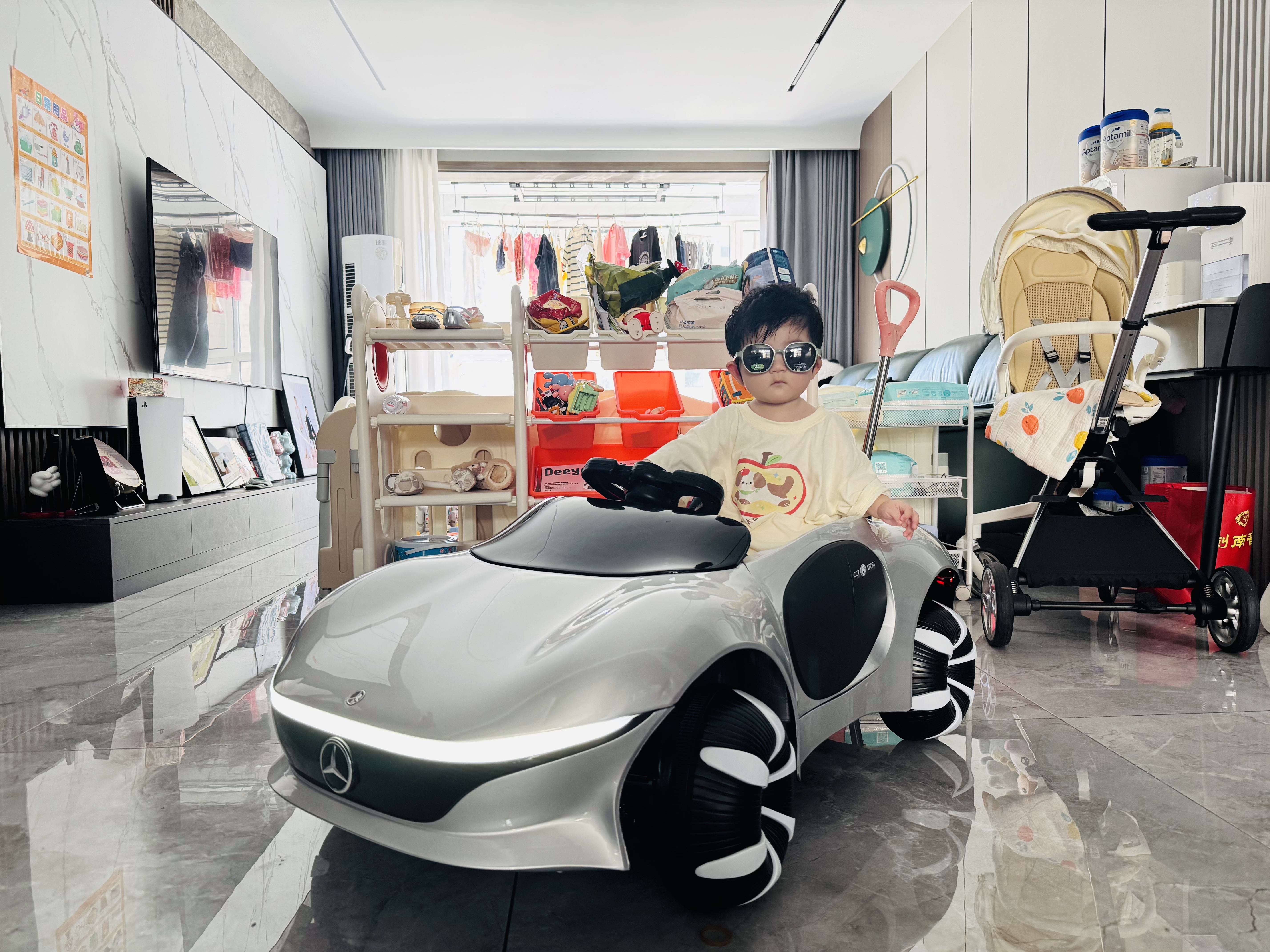 WORK BABY儿童奔驰电动车四轮汽车1-7岁带遥控宝宝男女小孩玩具可坐人礼物 烤漆银+四驱皮座+轮灯遥控+锂电 电力驱动 实拍图