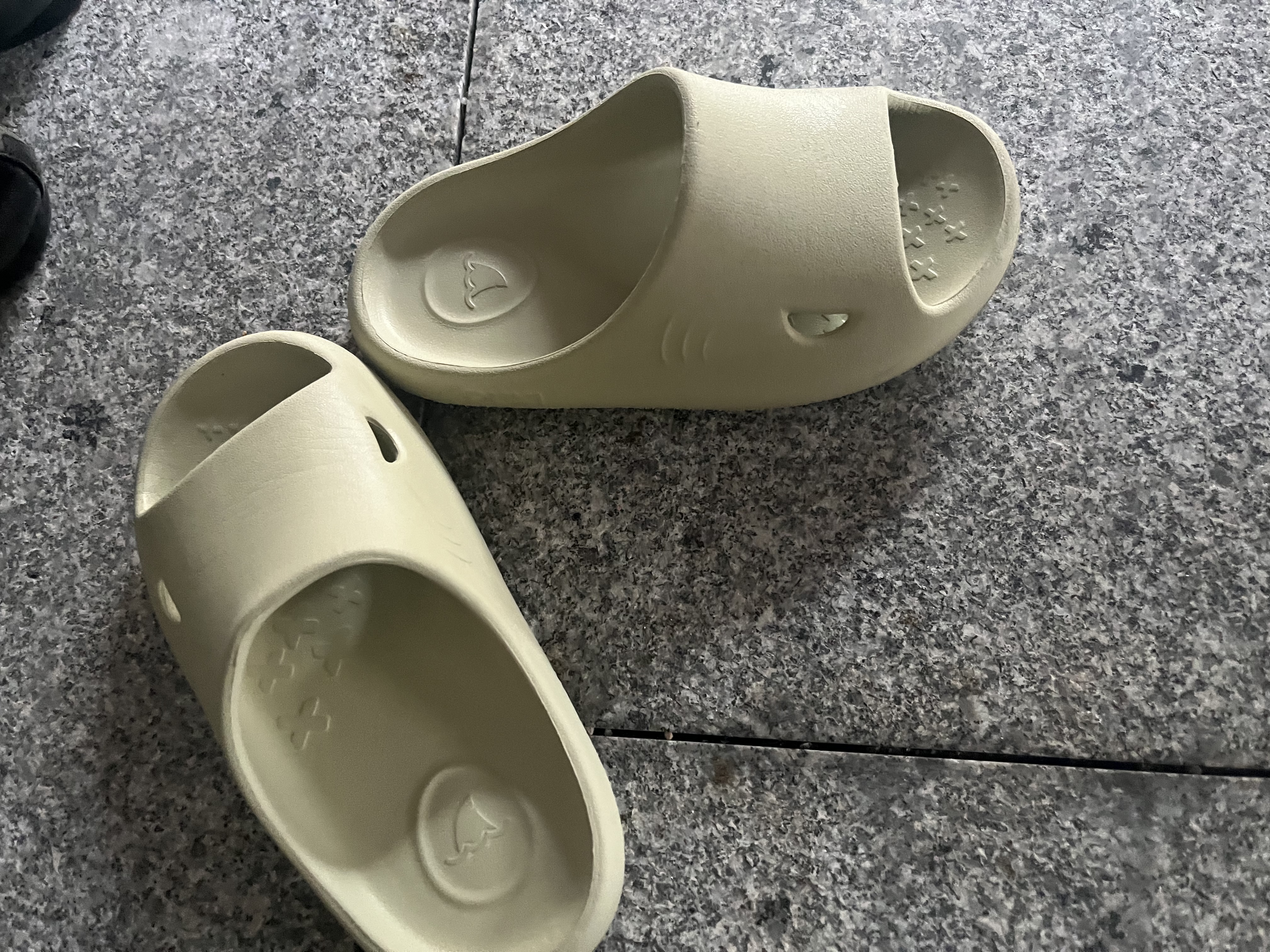 朴西小鲨鱼儿童拖鞋软底男童洗澡防滑居家室内拖鞋女童 抹茶绿 26-27 实拍图