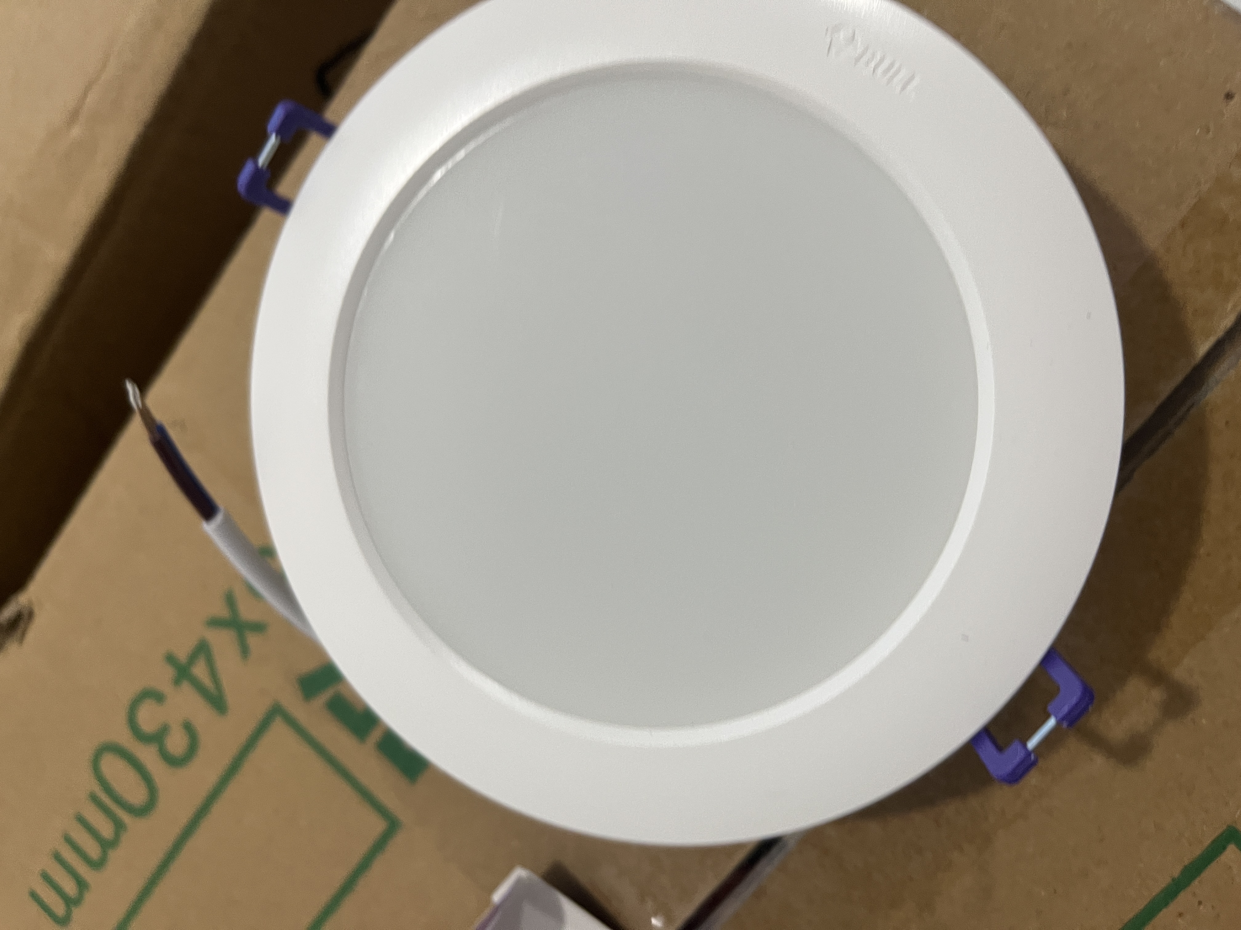 公牛（BULL）LED筒灯天花灯嵌入式孔灯 9W/4寸自然白光5700K/开孔100-110mm 实拍图