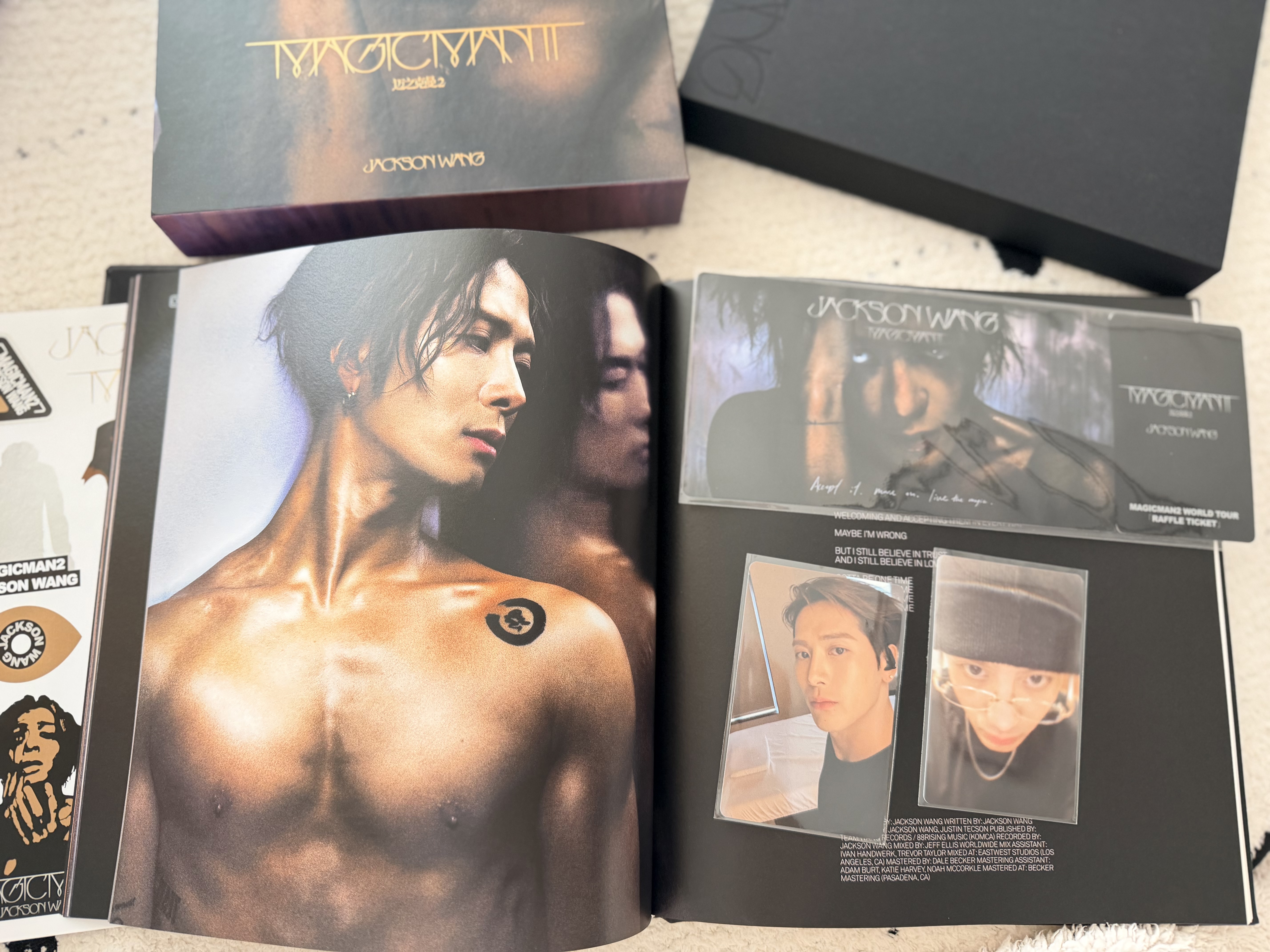 王嘉尔 MAGICMAN 2 内地版实体专辑 CD（含VIP权益抽奖券） 实拍图