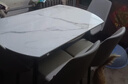 顾家家居（KUKA）岩板餐桌椅子现代简约可伸缩折叠饭桌家用餐桌椅组合7209亮光 【卡斯高金亮色】1.35M餐台+折线灰椅*4 实拍图
