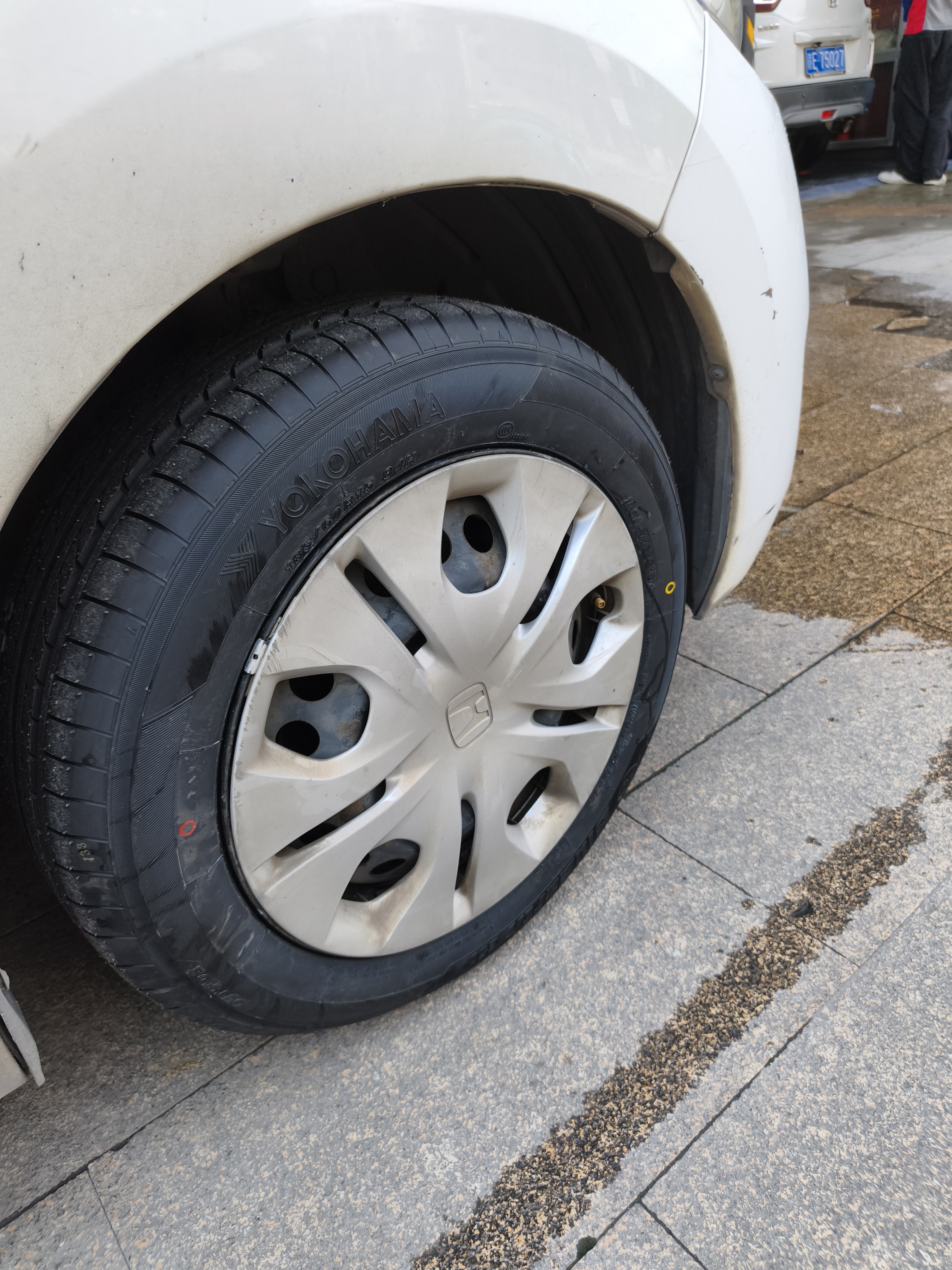 优科豪马横滨轮胎185/60R15 84H E50K适配本田/新飞度/锋范/哥瑞原配/威驰 实拍图