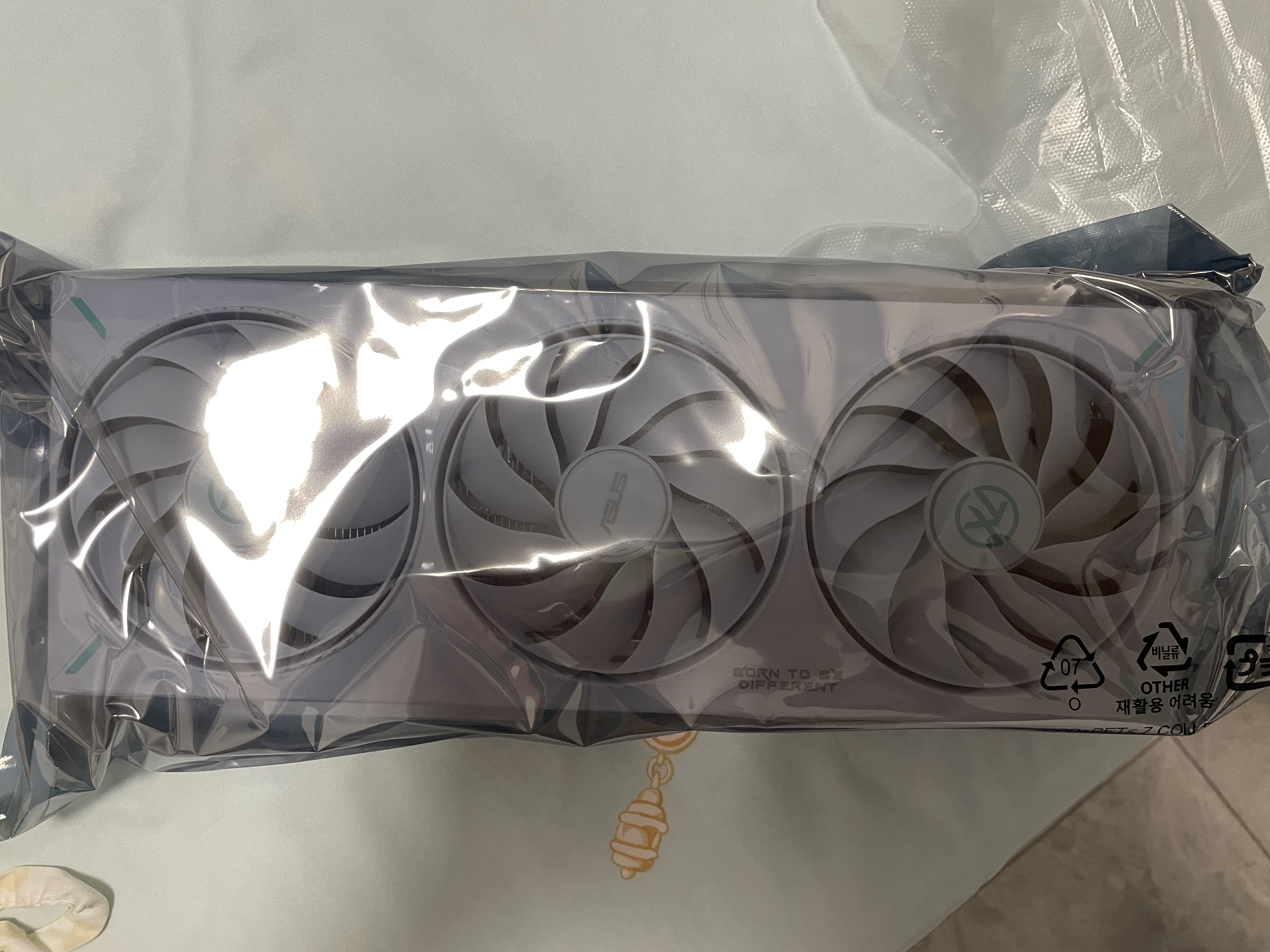 华硕（ASUS）天选  TX GeForce RTX5060 Ti O8G 电竞游戏显卡 实拍图