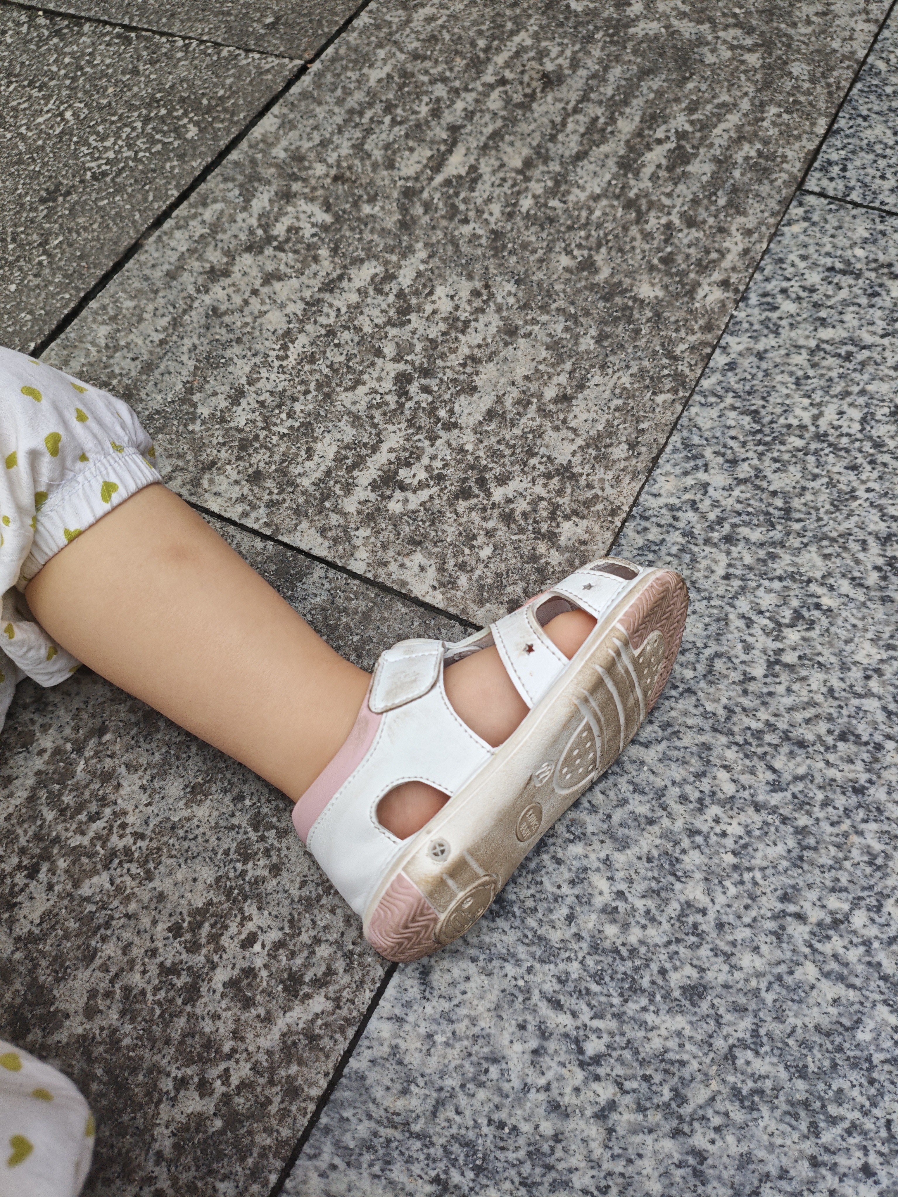 B.Duck小黄鸭童鞋儿童包头凉鞋男女童宝宝鞋夏季软底皮凉鞋9801白粉22 实拍图