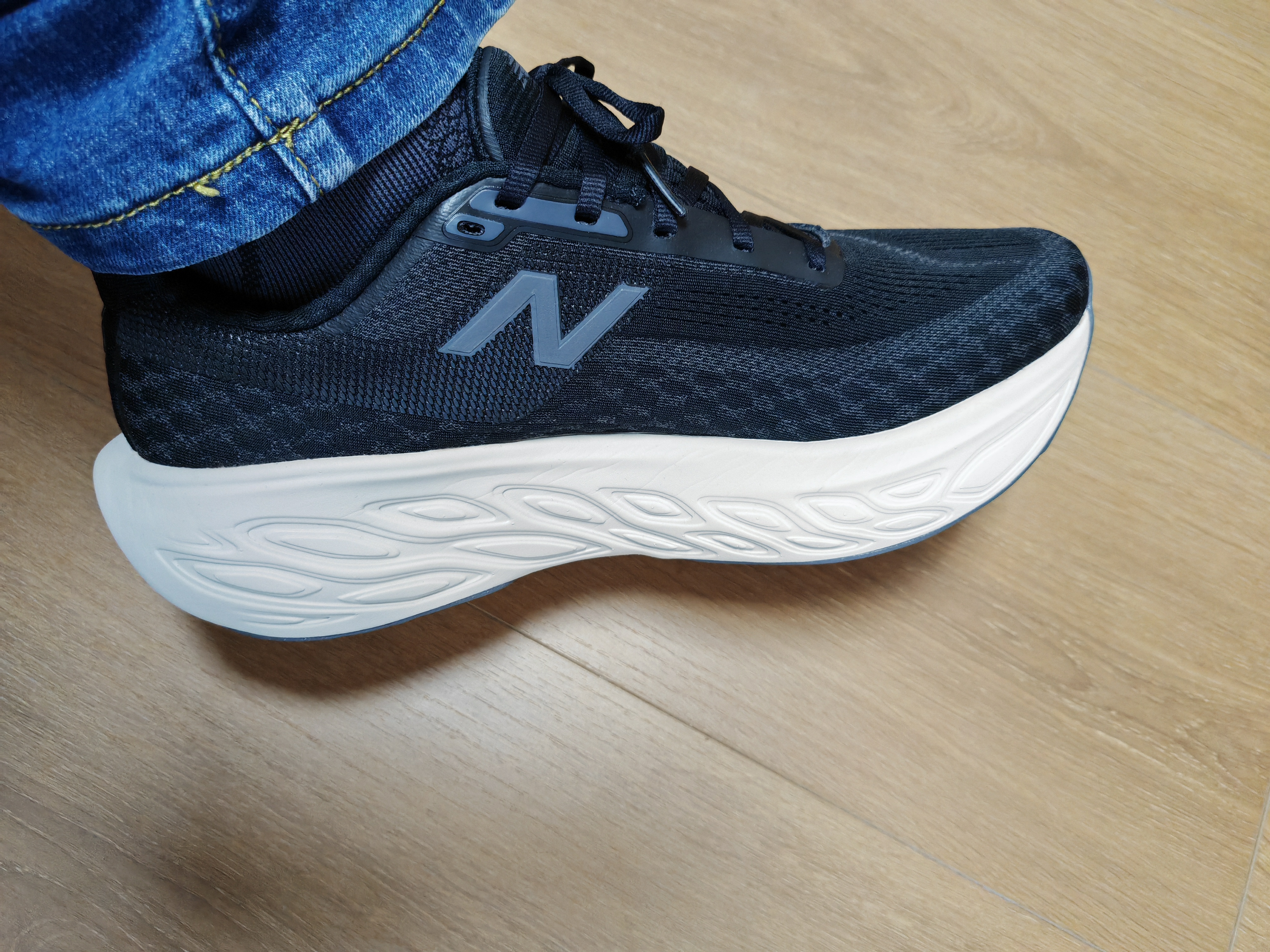 NEW BALANCE秋季男鞋1080 v14减震户外运动专业速度训练跑步鞋M1080B14 42 实拍图