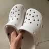 卡骆驰（CROCS）【预售】白鹿同款经典云朵洞洞鞋时尚百搭女鞋花园鞋|206750 白色-100(含智必星)【预售】 38 (240mm) 实拍图