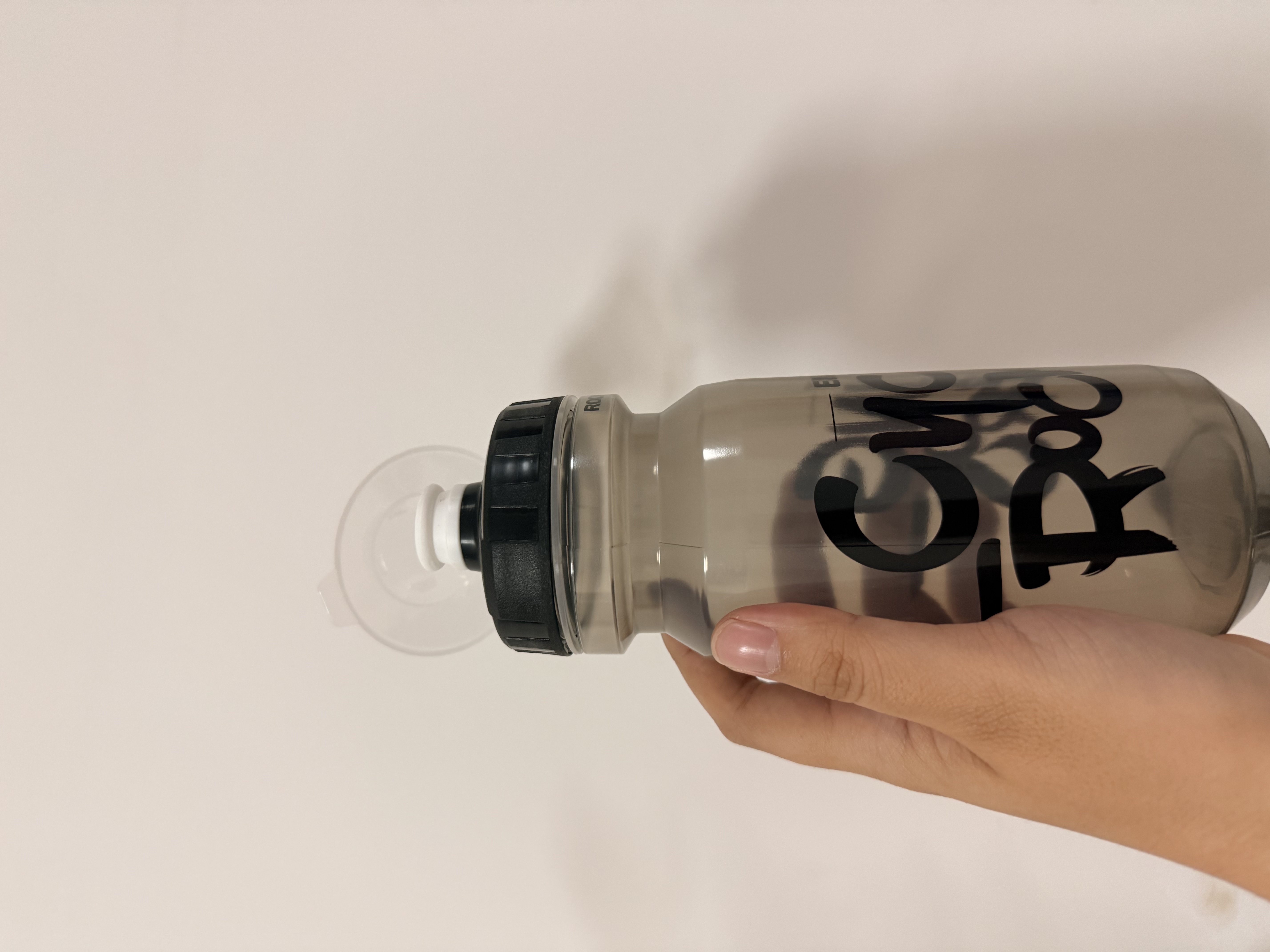 洛克兄弟（ROCKBROS） 自行车水壶山地公路车骑行水壶运动水杯骑行装备 享受骑行-透明灰600ml（防尘盖 ） 实拍图