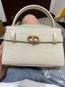 CHARLES&KEITH鳄鱼纹凯莉包手提斜挎婚包包女包生日礼物送女友CK2-50270880-1 Ivory象牙色 S 实拍图