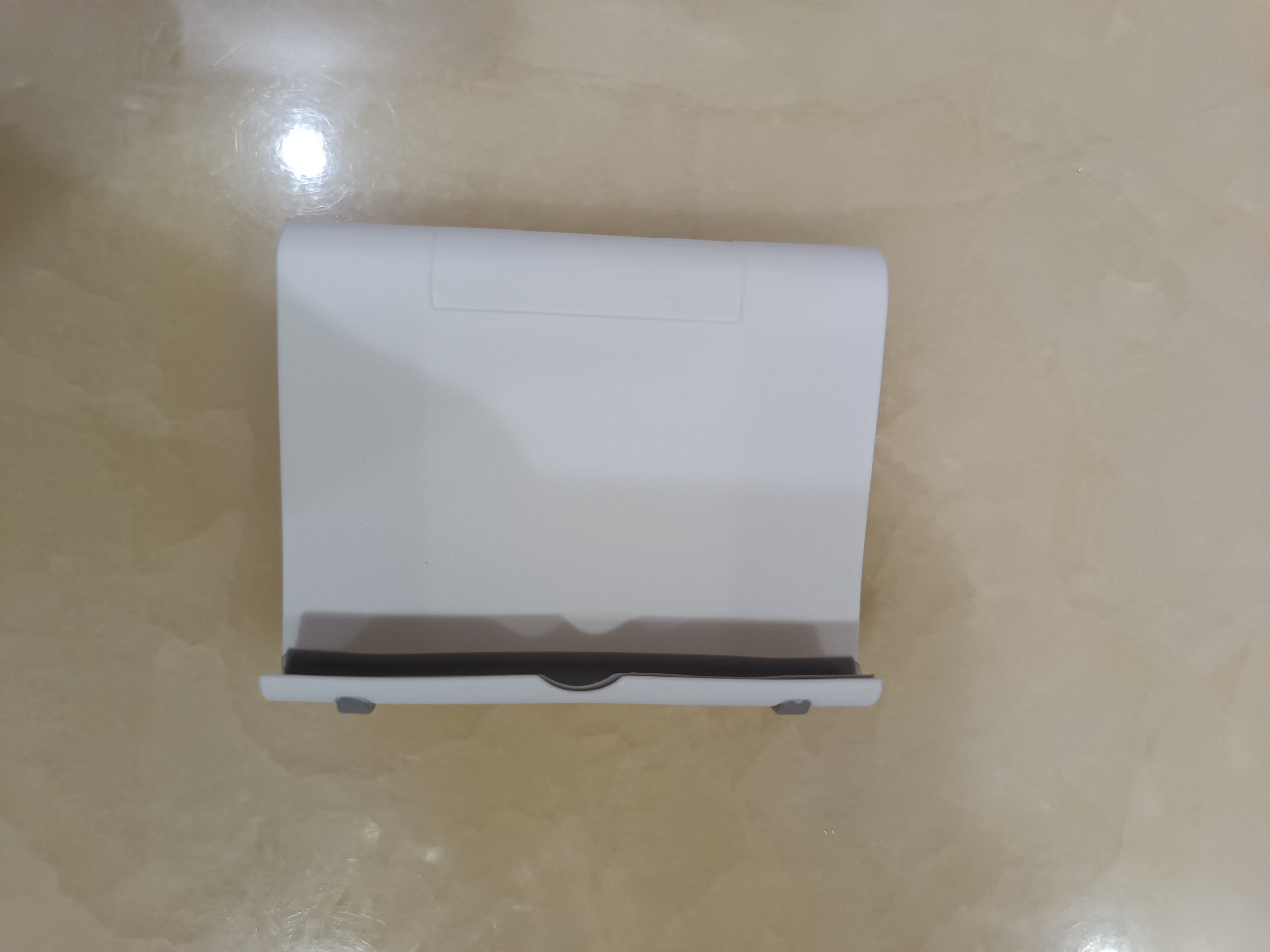 【京东物流】旅行手机支架便携懒人支架平板桌面折叠追剧 手机平板支架1个 实拍图
