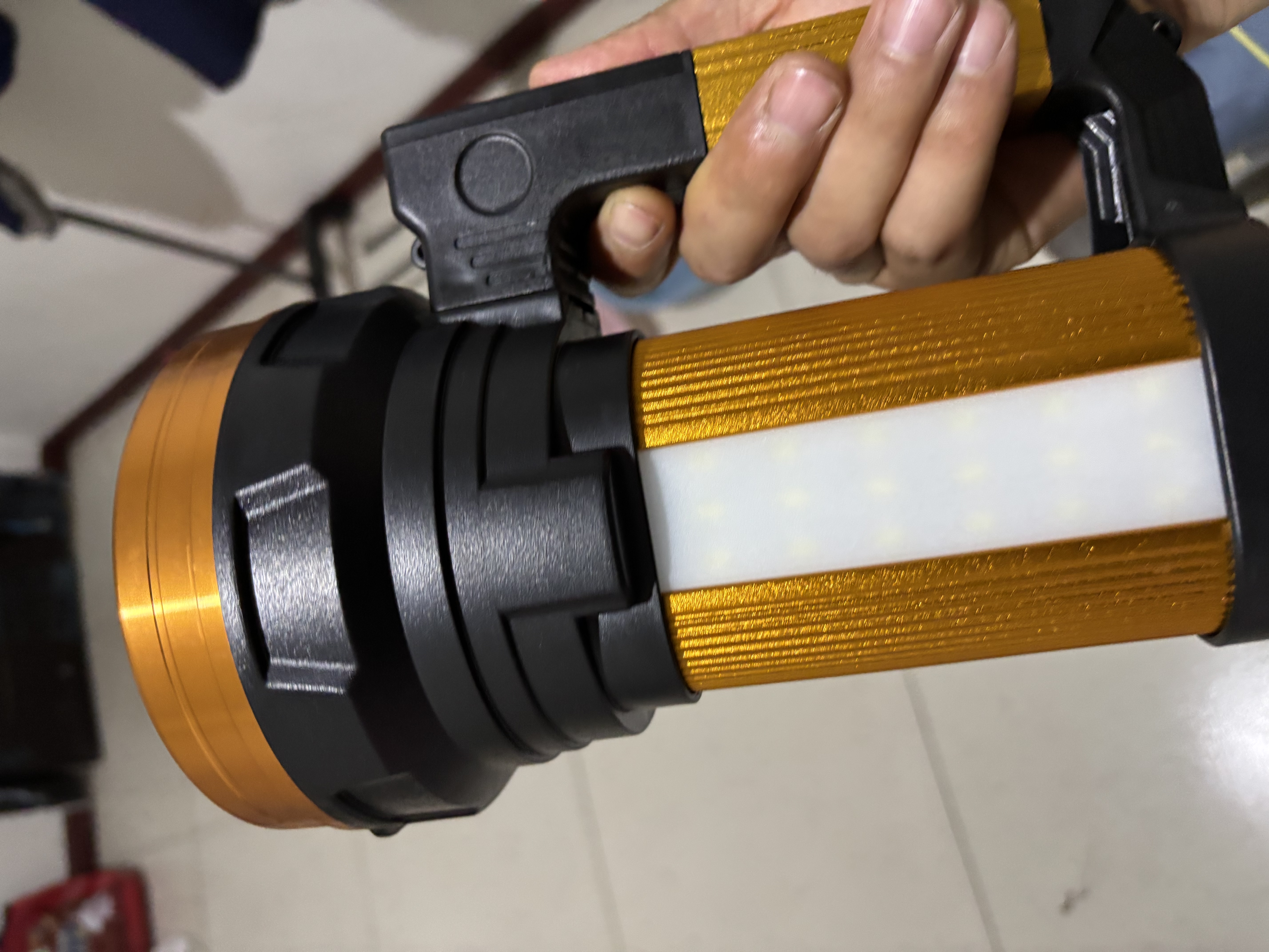 迈思路（MAX LOAD） 强光手电筒远射超亮充电式大功率户外超长续航led巡逻手提探照灯 顶配22000w续航150h 动力九锂电 实拍图