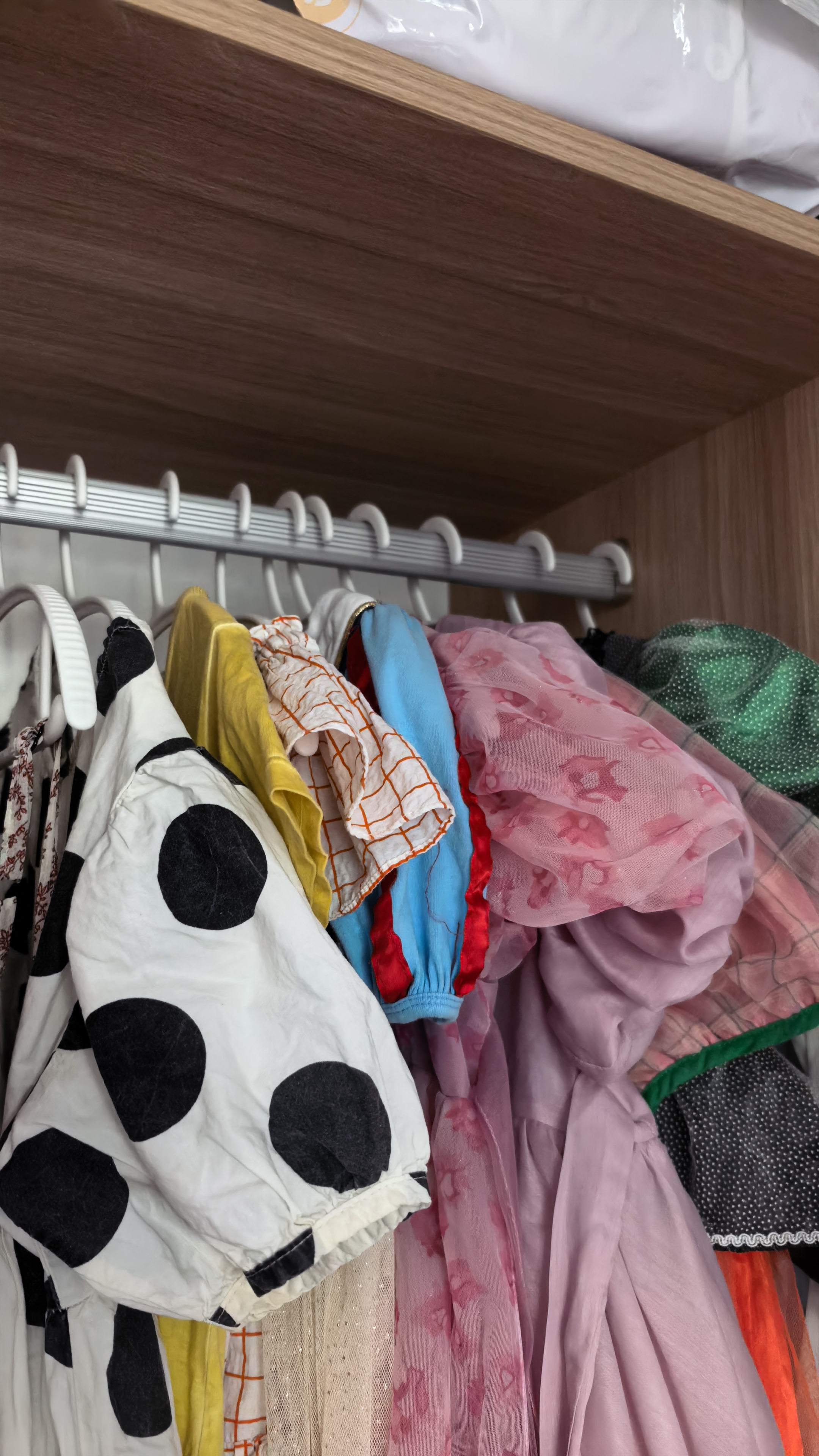 懒角落无痕儿童衣架可伸缩防滑衣架家用衣服挂架晾衣架挂衣架衣撑 简约中大童衣架10个白[约7-15岁] 实拍图