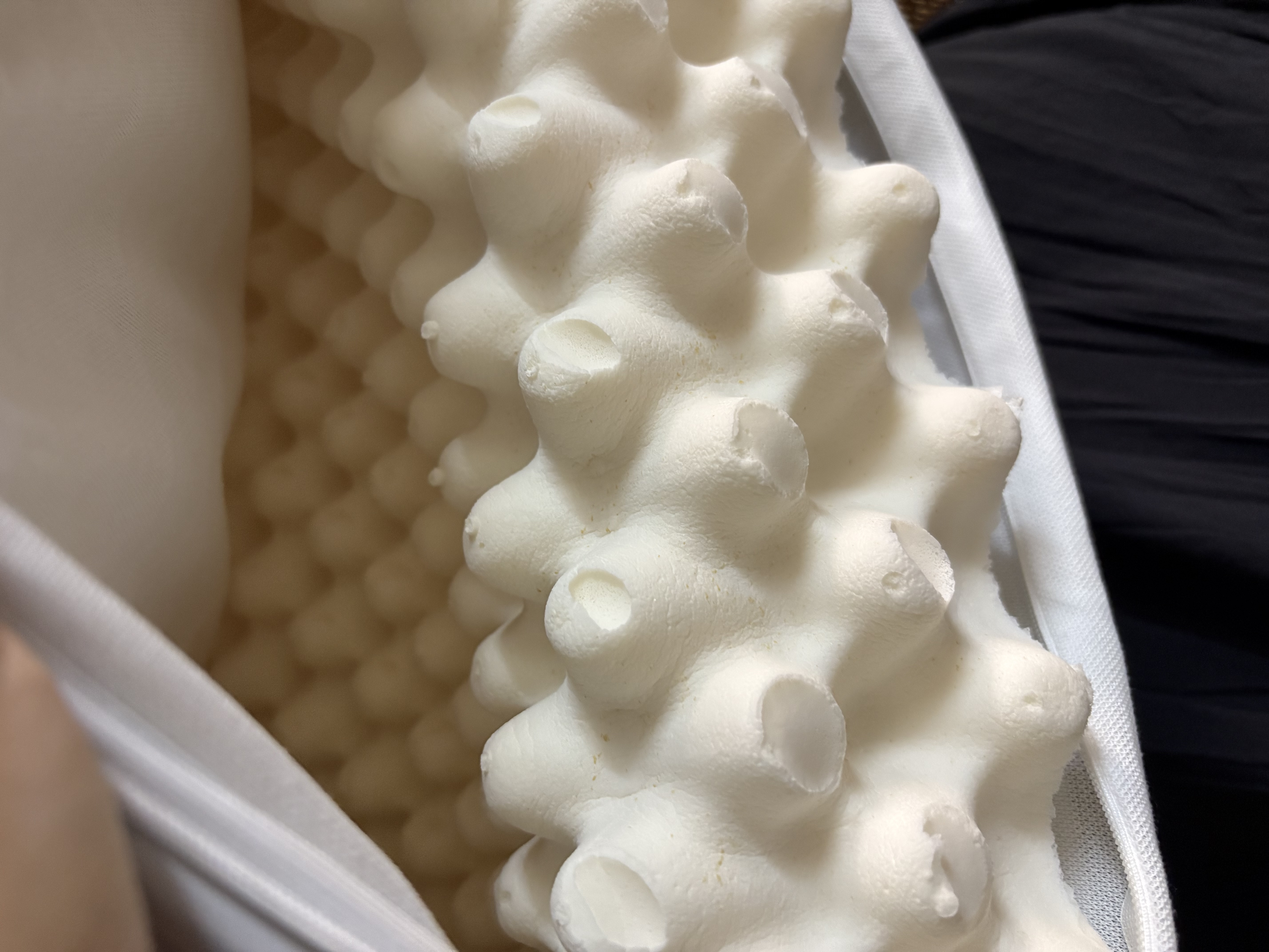 Latex Systems泰国原装乳胶枕头芯 95%含量 婚庆情侣睡眠颈椎按摩矮款 礼盒装 实拍图