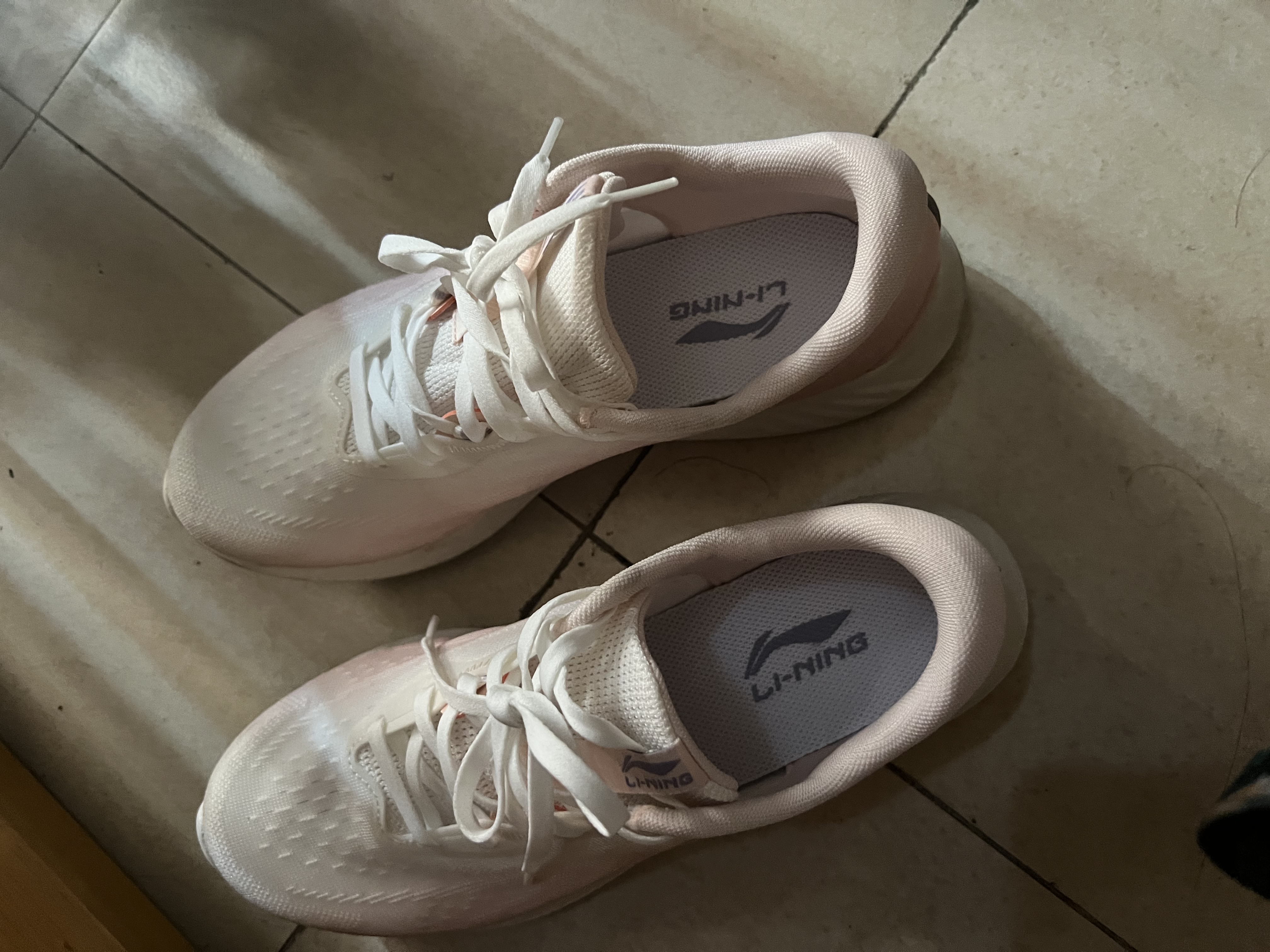 李宁（LI-NING）轻逸透气耐磨跑步鞋女鞋潮流休闲慢跑鞋低帮运动鞋舒适运动鞋子女 实拍图