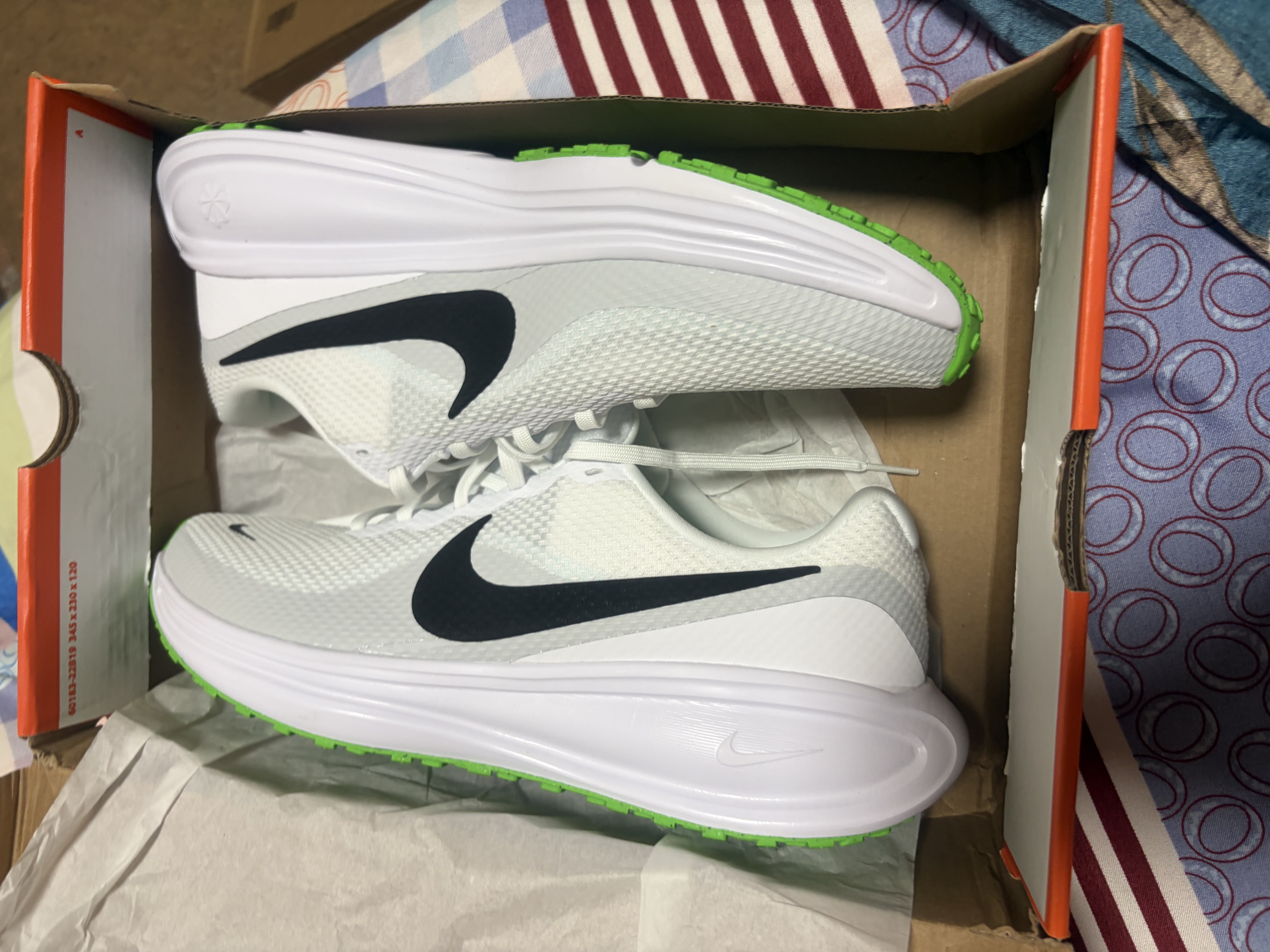 耐克（NIKE）男鞋 2026秋季新款运动鞋子男网面鞋透气休闲鞋男缓震耐磨跑步鞋 【新品】100-白色黑勾/晒图退10 44.5 （内长285mm） 实拍图