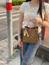 纪诗哲轻奢包包女包2026年新款单肩包女士斜挎水桶包生日礼物送女友老婆 棕色｜配灵动狐狸挂饰｜品牌礼盒装 女生包包洋气小众时尚百搭高级感实用情人节纪念日礼物 实拍图