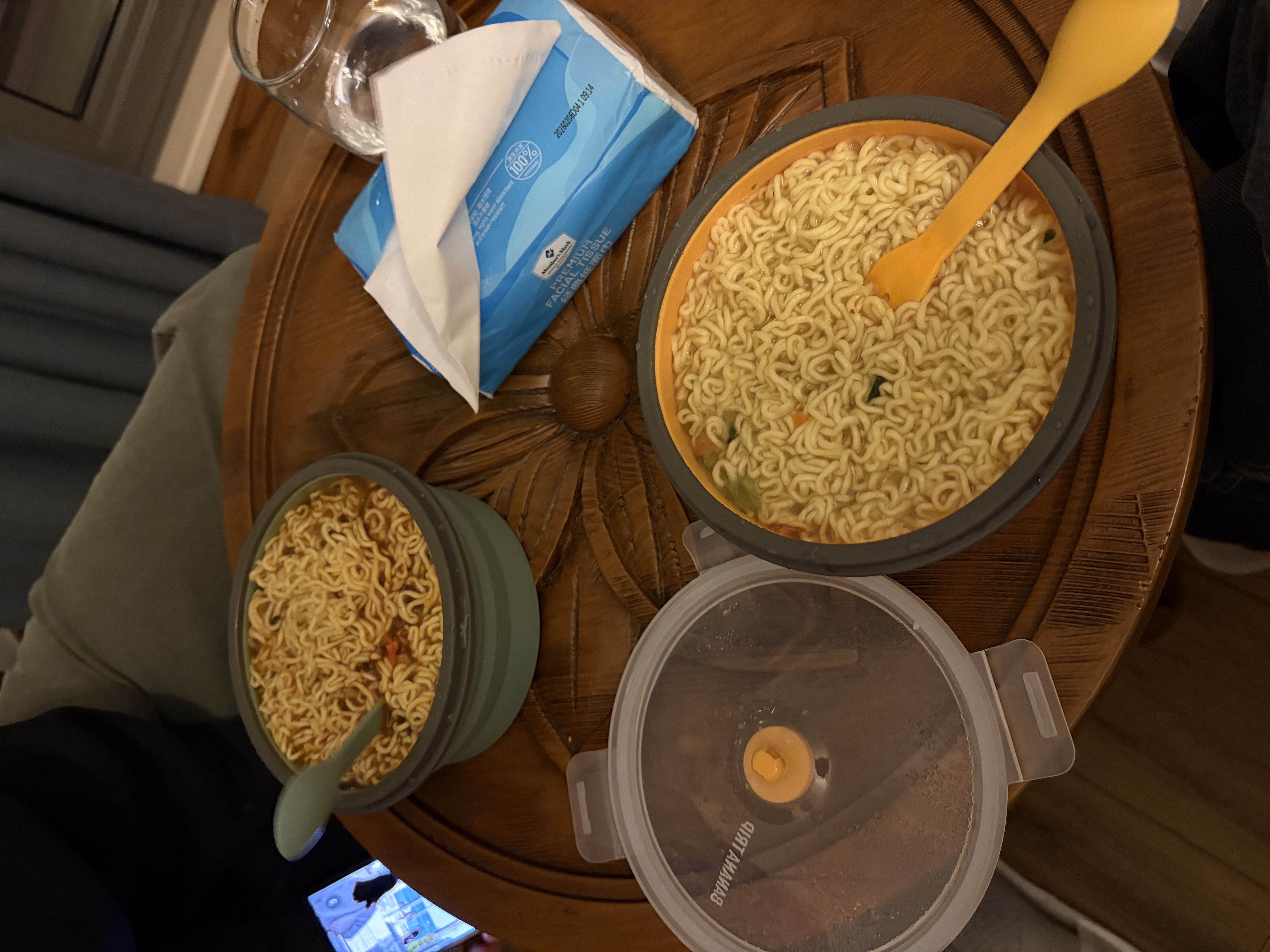 蕉趣（BANANA TRIP）旅行便携折叠碗 硅胶餐具水果保鲜盒带盖伸缩碗 橙色M中号750ml 实拍图
