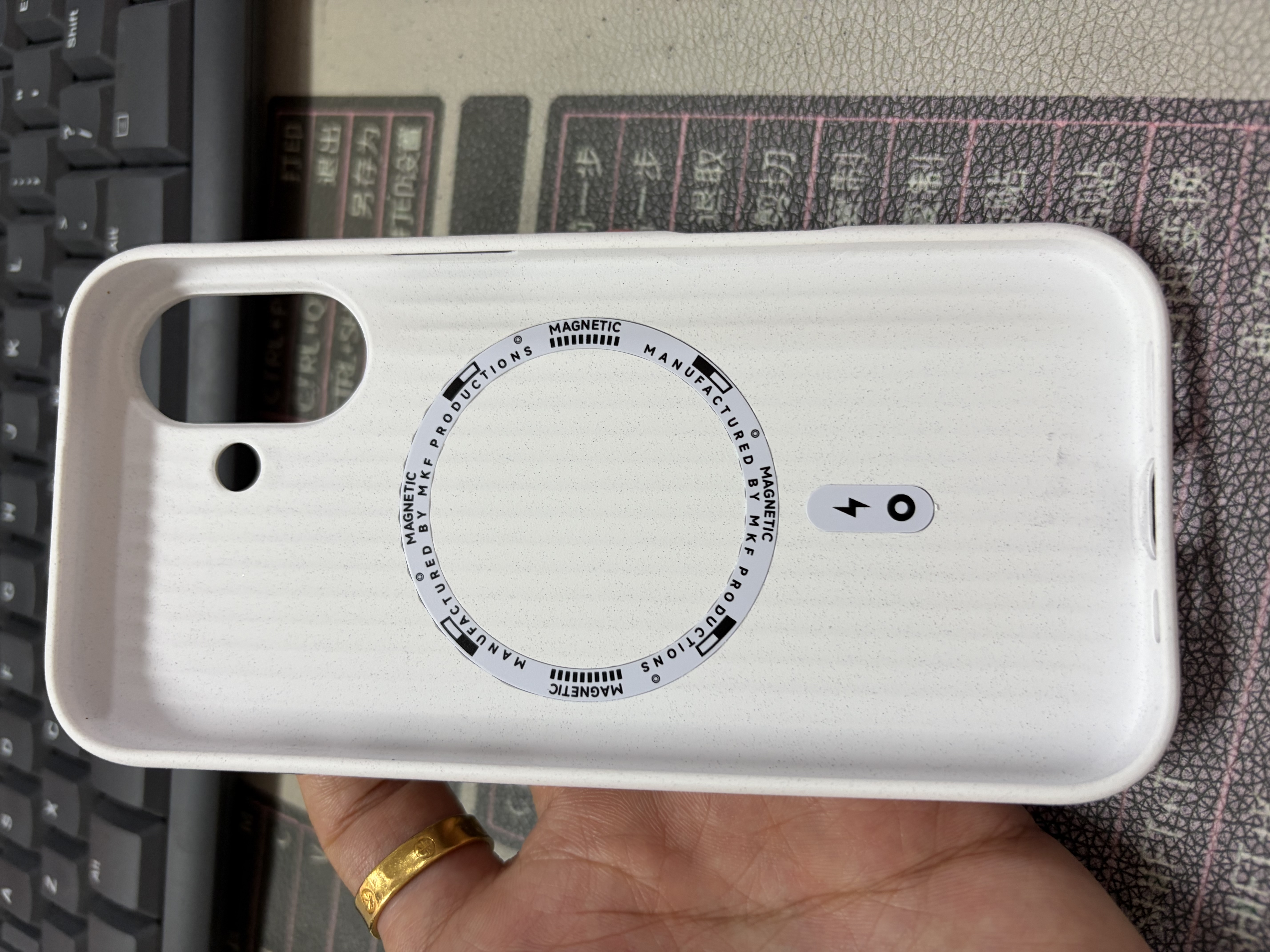 猩球卫士高级感保护套适用Apple/苹果iPhone17磁吸保护壳石英砂涂层散热MagSafe简约商务外壳白 实拍图