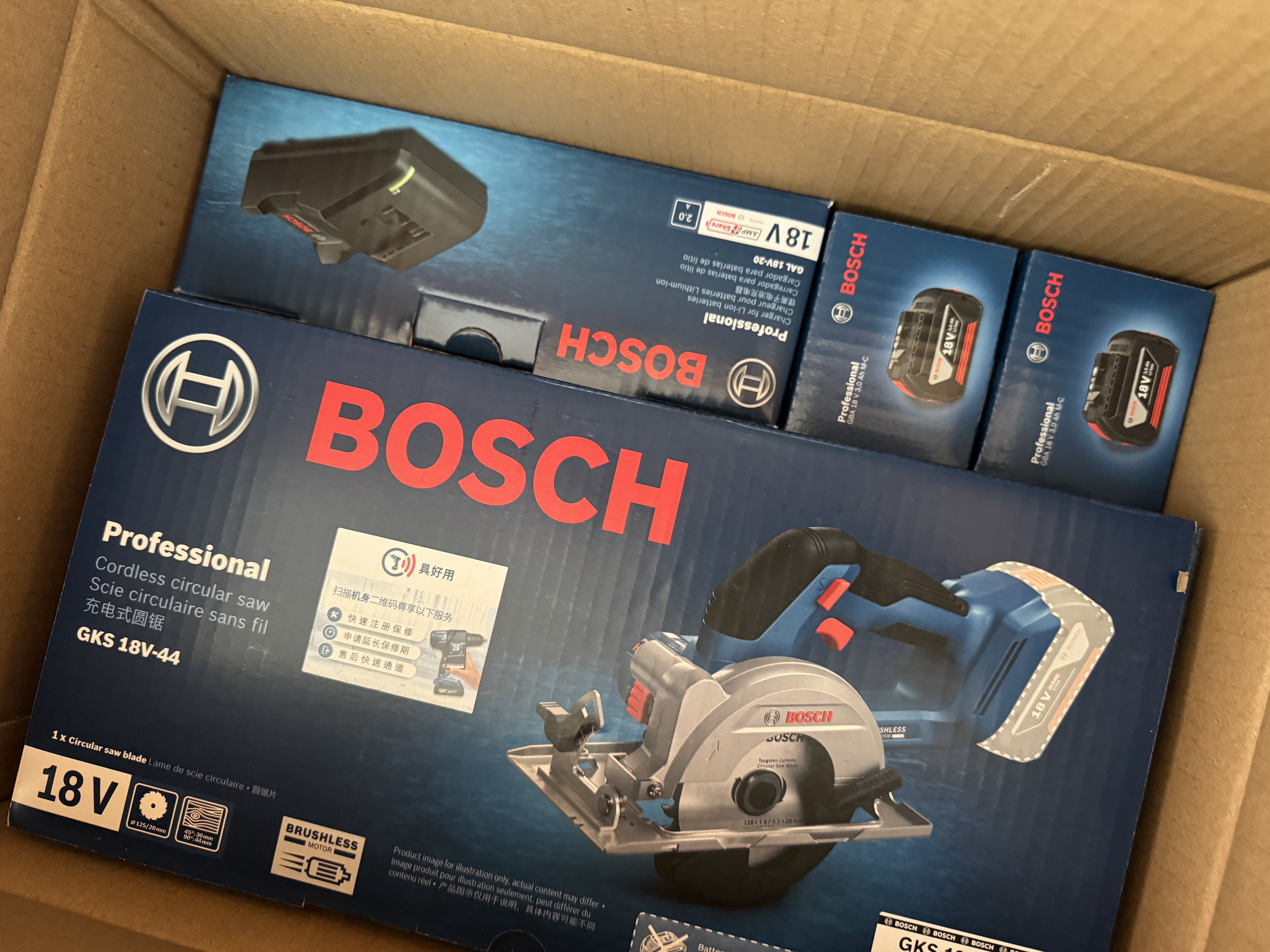 博世（BOSCH）电锯电圆锯木工专用锯木头18V无刷电机GKS18V-44双电3.0Ah+锯片*2 实拍图