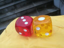 御圣 骰子大号骰子多尺寸点数骰子特大号彩色游戏骰子ktv玩具骰子 30mm透明黄色(1颗) 实拍图