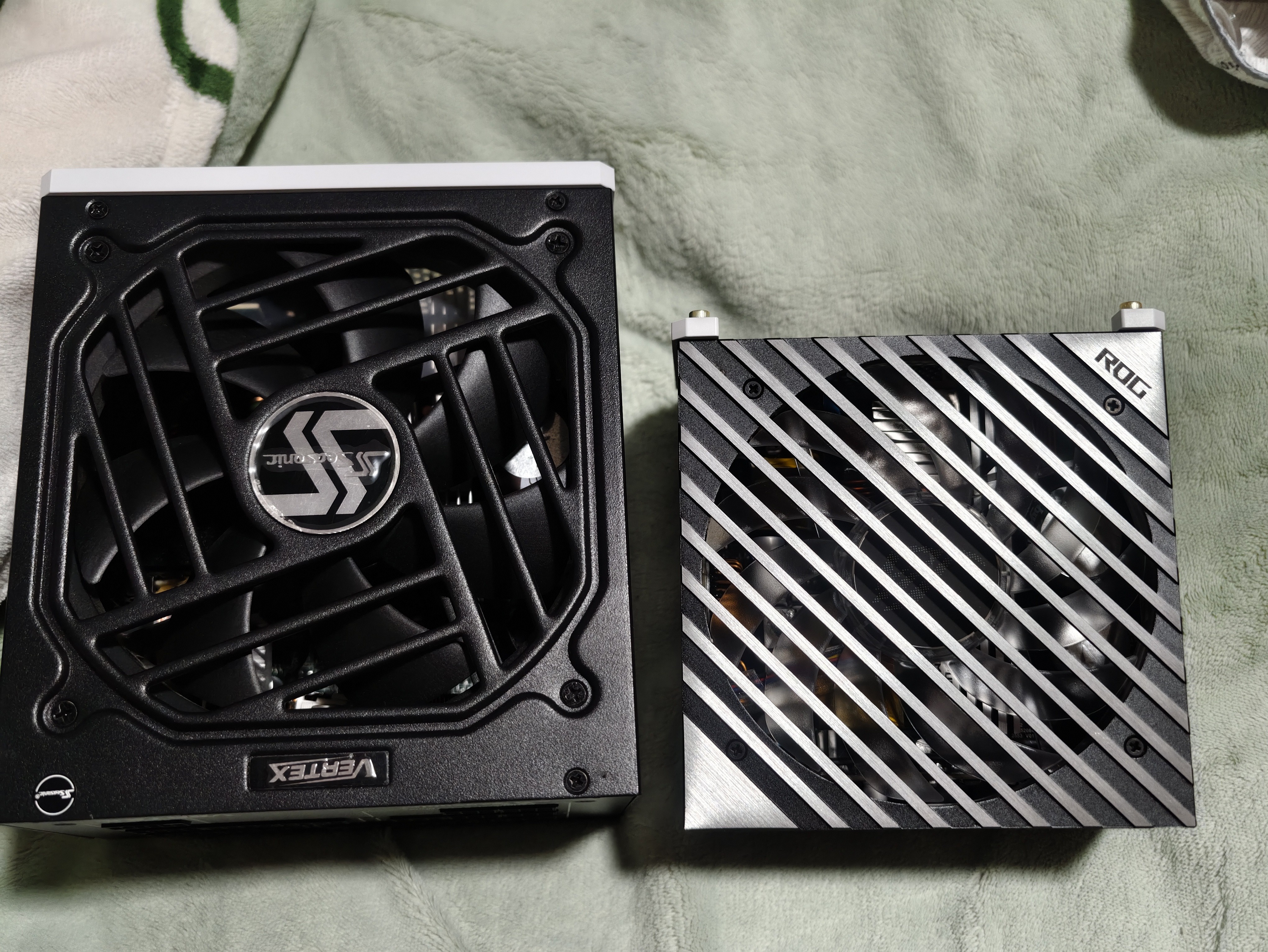 华硕ROG洛基1200W SFX-L电源 ATX3/双16PIN供电/日系电容/钛金认证/适配50系显卡  LOKI 实拍图