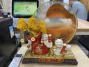 赟娅招财猫发财树流沙摆件办公室玄关书房高端装饰品搬家乔迁开业礼物 【升级礼盒款】招财猫流沙画摆件（背靠金山） 实拍图