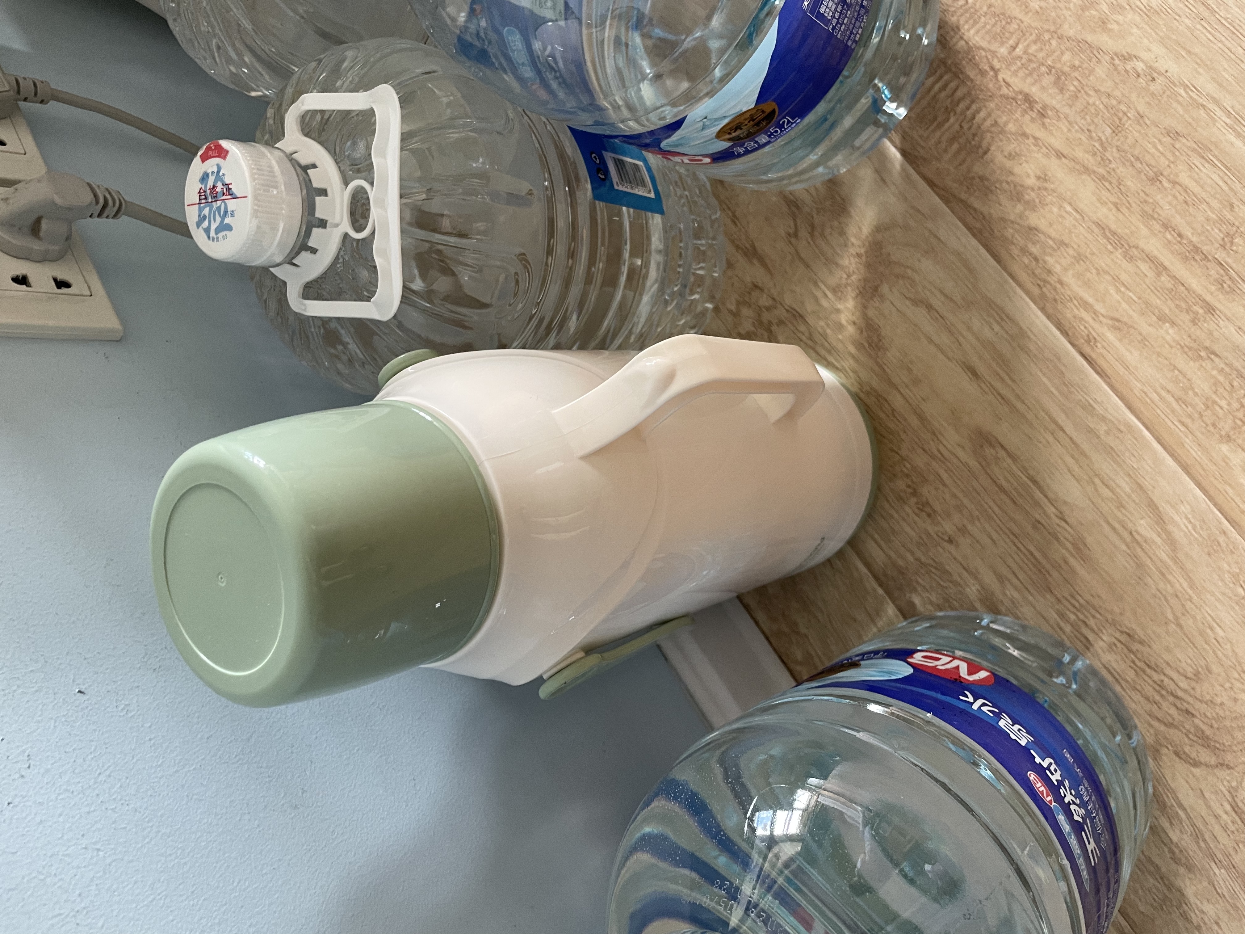 JEKO&JEKO热水瓶家用开水保温壶茶瓶宿舍学生暖瓶保暖水壶小暖壶大容量便携 抹茶奶霜绿2L 马卡龙保温瓶 实拍图