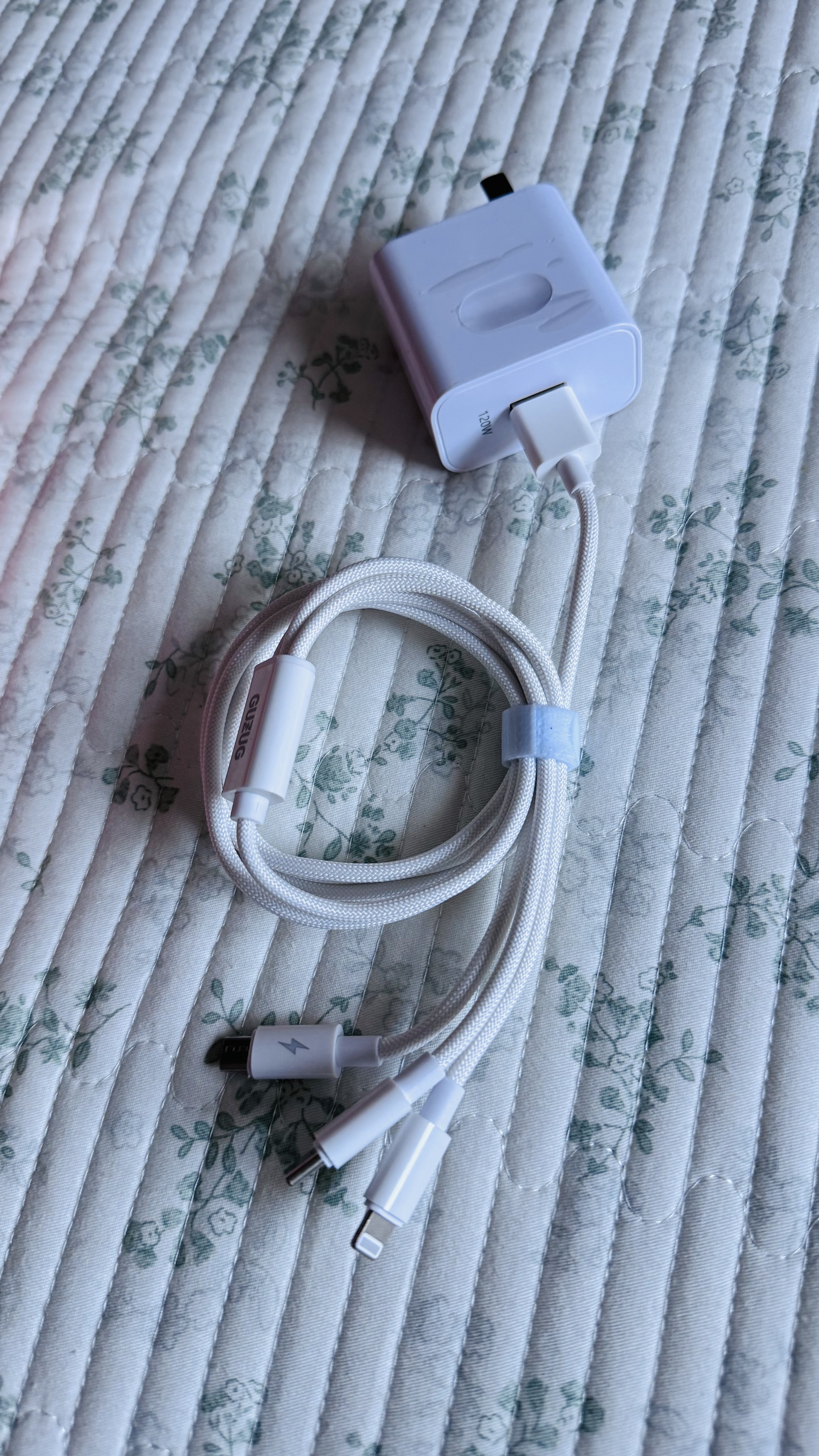 GUGI三合一充电器66W100W120W快充套装车载一拖三头手机数据线适配苹果type-c华为小米安卓原装充电线 【原充正品】120W充电头+1.2米编织三合一套装 全兼容88W/66W/40W手机 实拍图