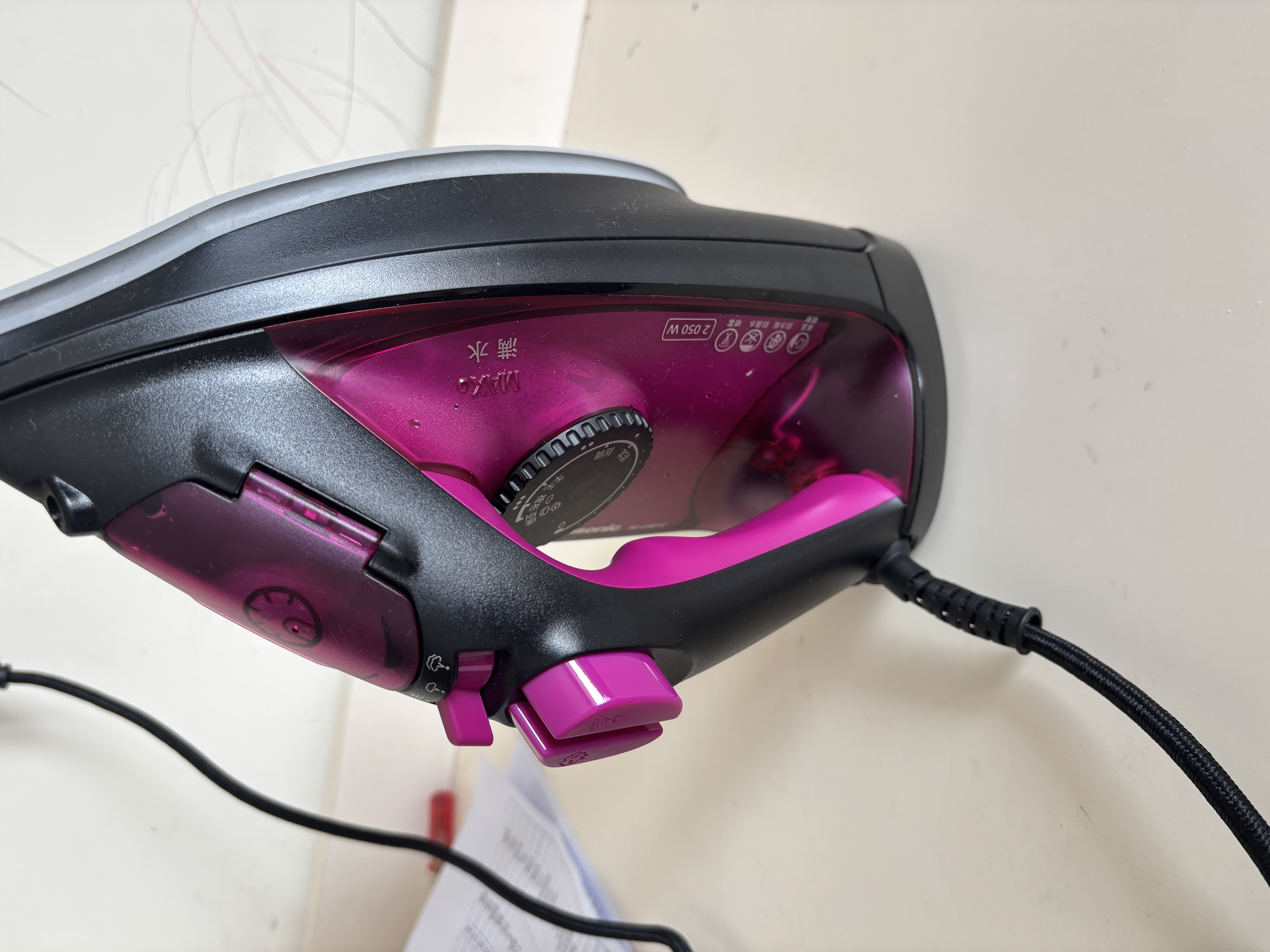 松下（Panasonic）魔法熨小型电熨斗手持蒸汽熨斗家用2050W大功率干湿双烫熨烫机 U401C高配款 实拍图