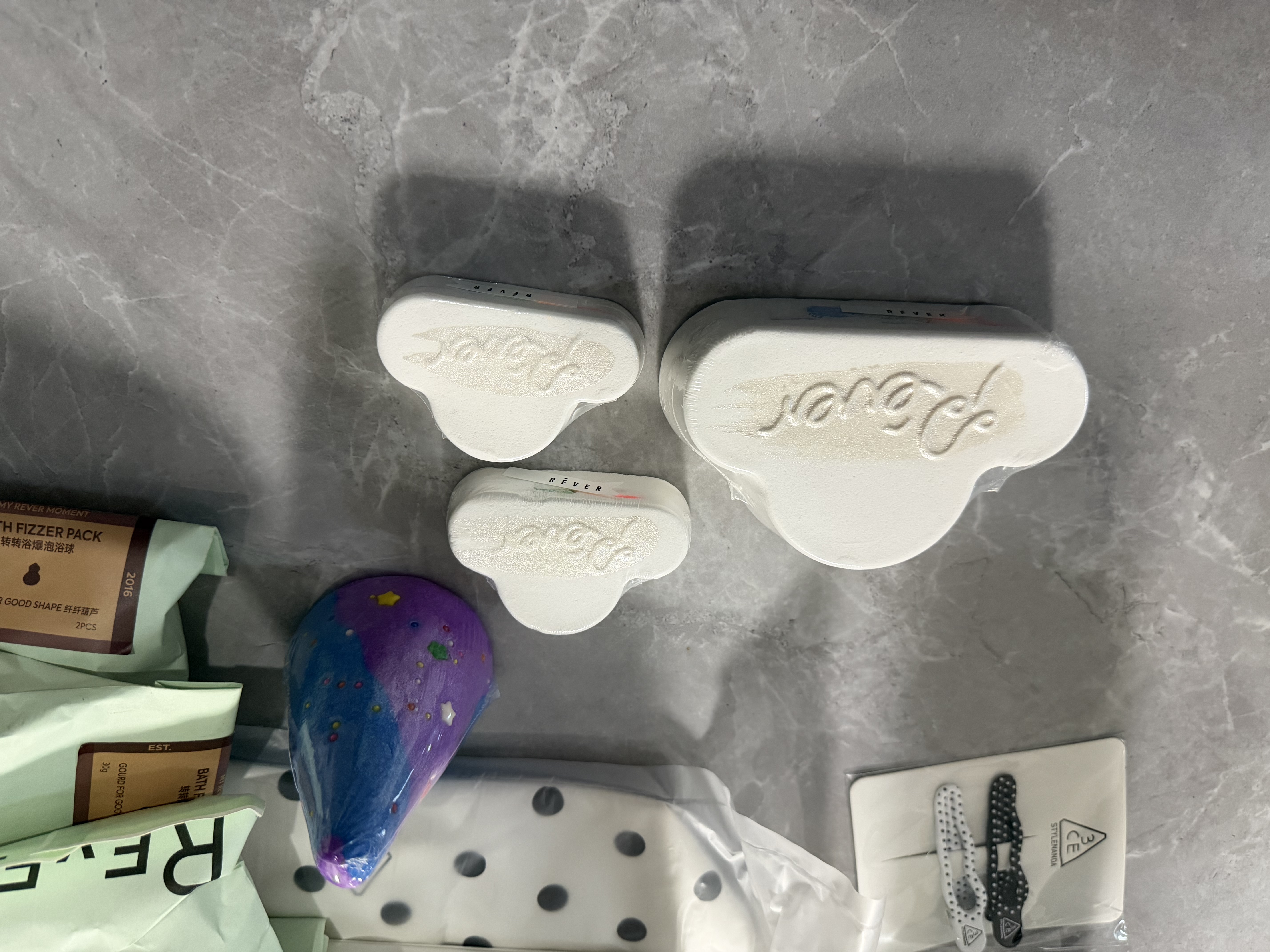 REVER迷你彩虹云朵 泡泡浴精油沐浴球 儿童泡脚泡澡浴盐球  40g 实拍图