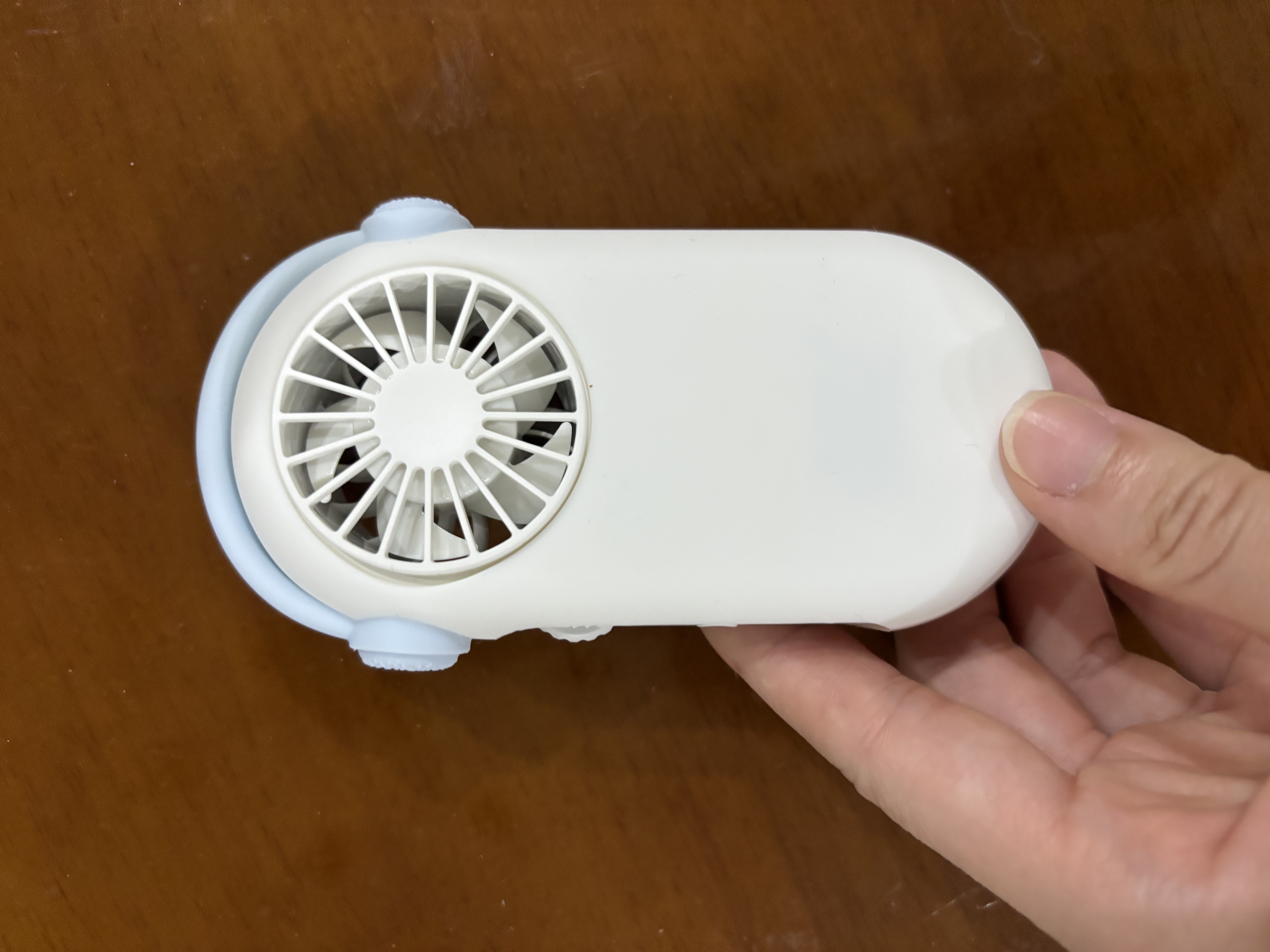 艾美特（AIRMATE）小风扇手持风扇卡片挂脖家用安静轻音婴儿车便携式迷你充电儿童节能户外小型电扇超长续航 FIND1-1 实拍图