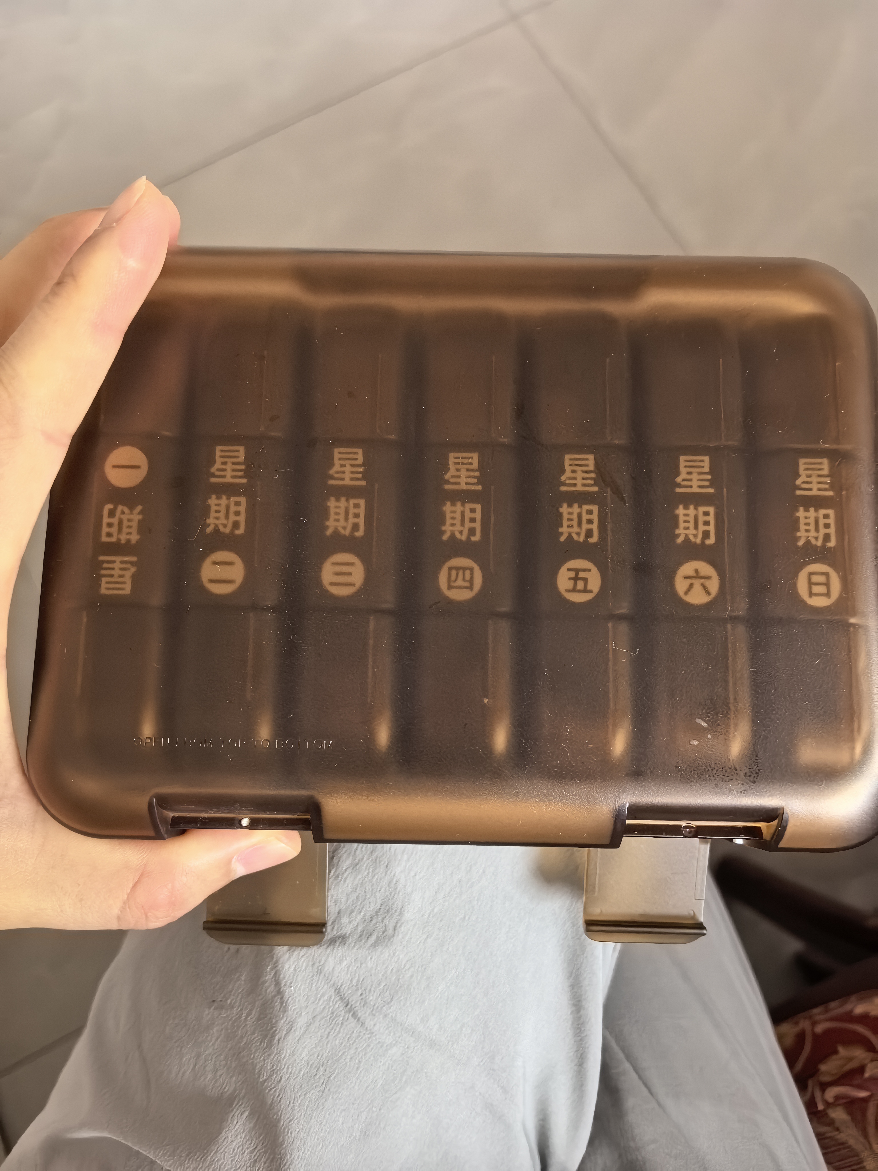 金隆兴 21格老人大字版药盒分装盒便携密封一周七天每日随身吃药提醒器 实拍图