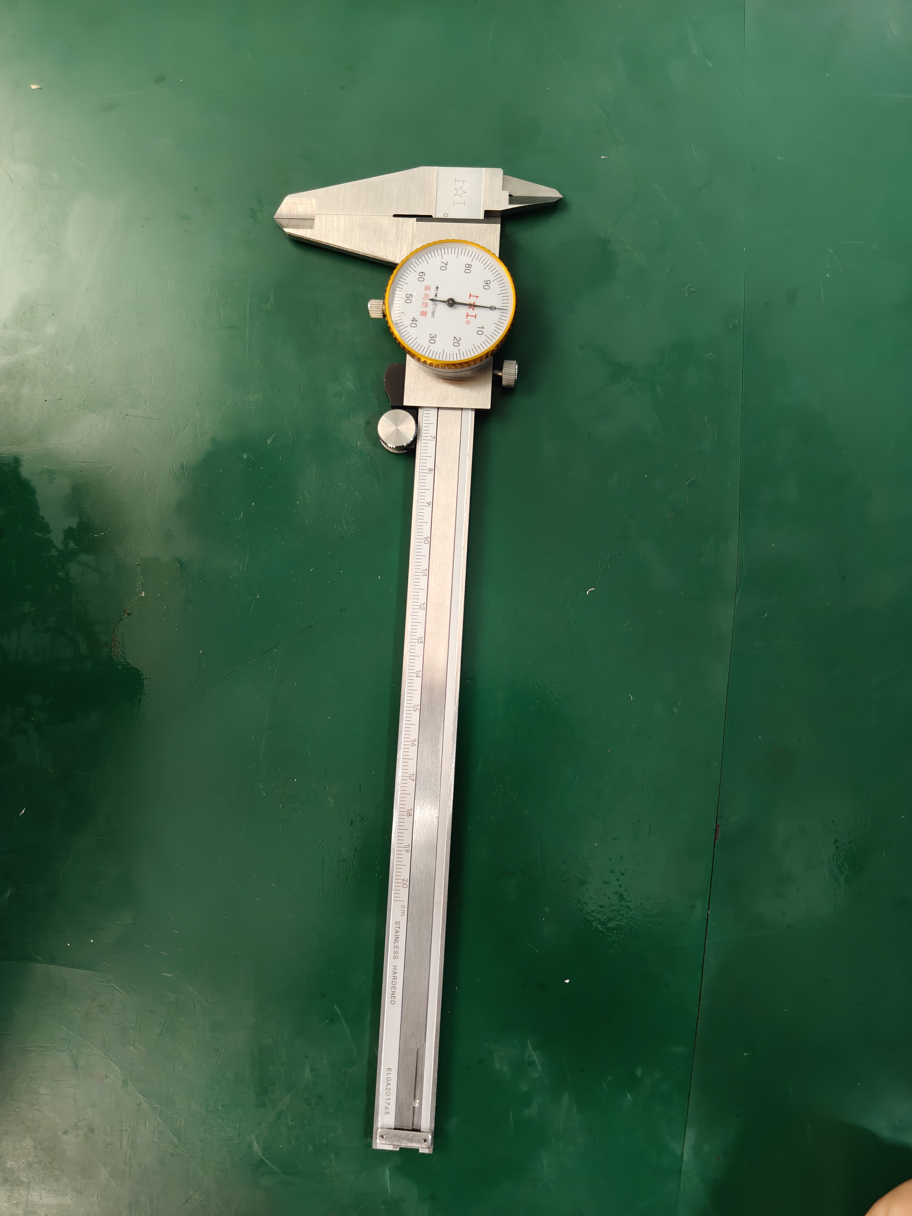 上工 不锈钢带表卡尺0-200mm 分度值0.01mm 游标卡尺 高精度表盘式卡尺 实拍图