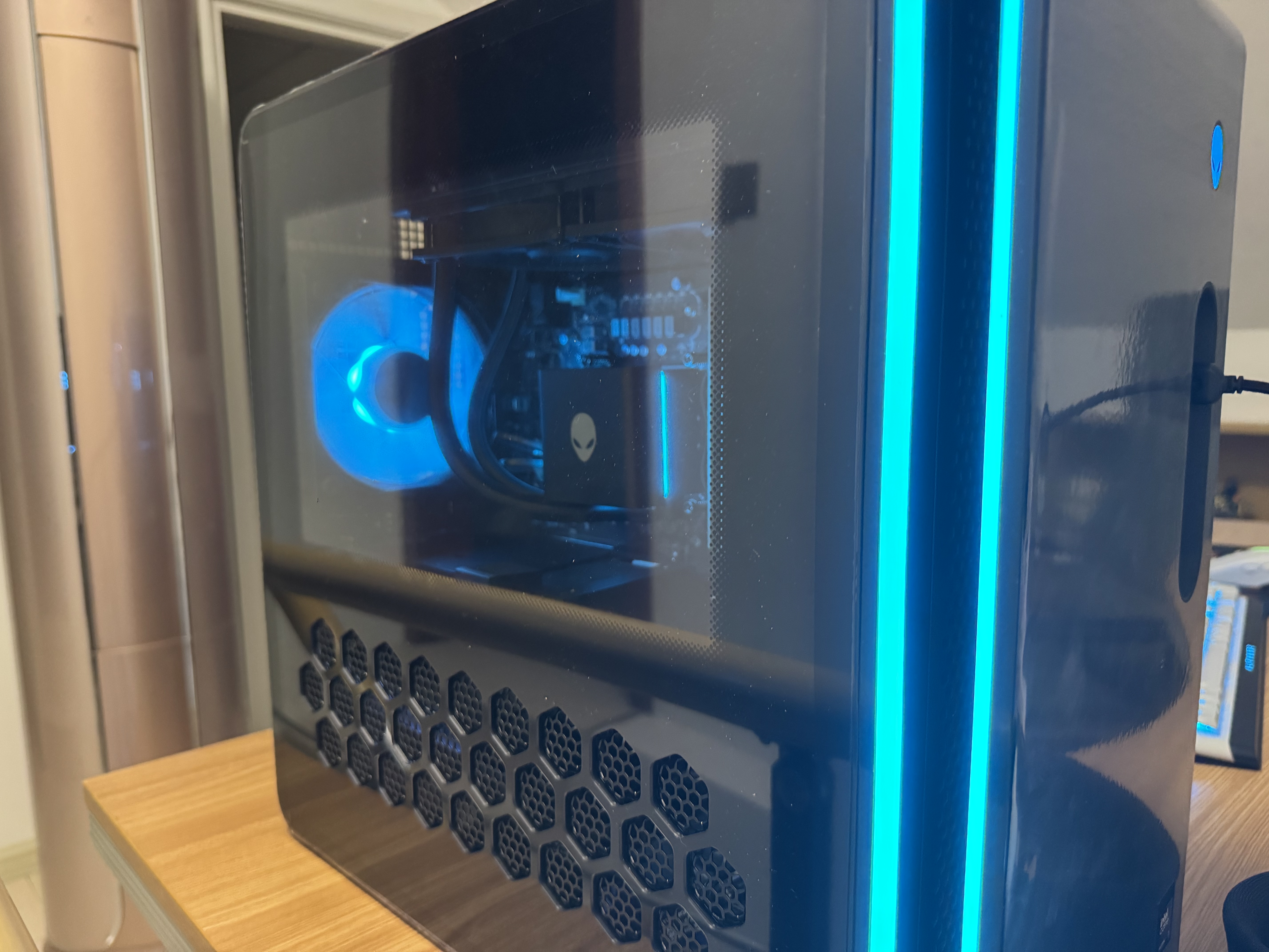 外星人台式机 星舰R17 高端电竞 游戏台式电脑 (Ultra7 16G 1T RTX5060)水冷 黑神话 Ai设计图站OpenClaw 实拍图