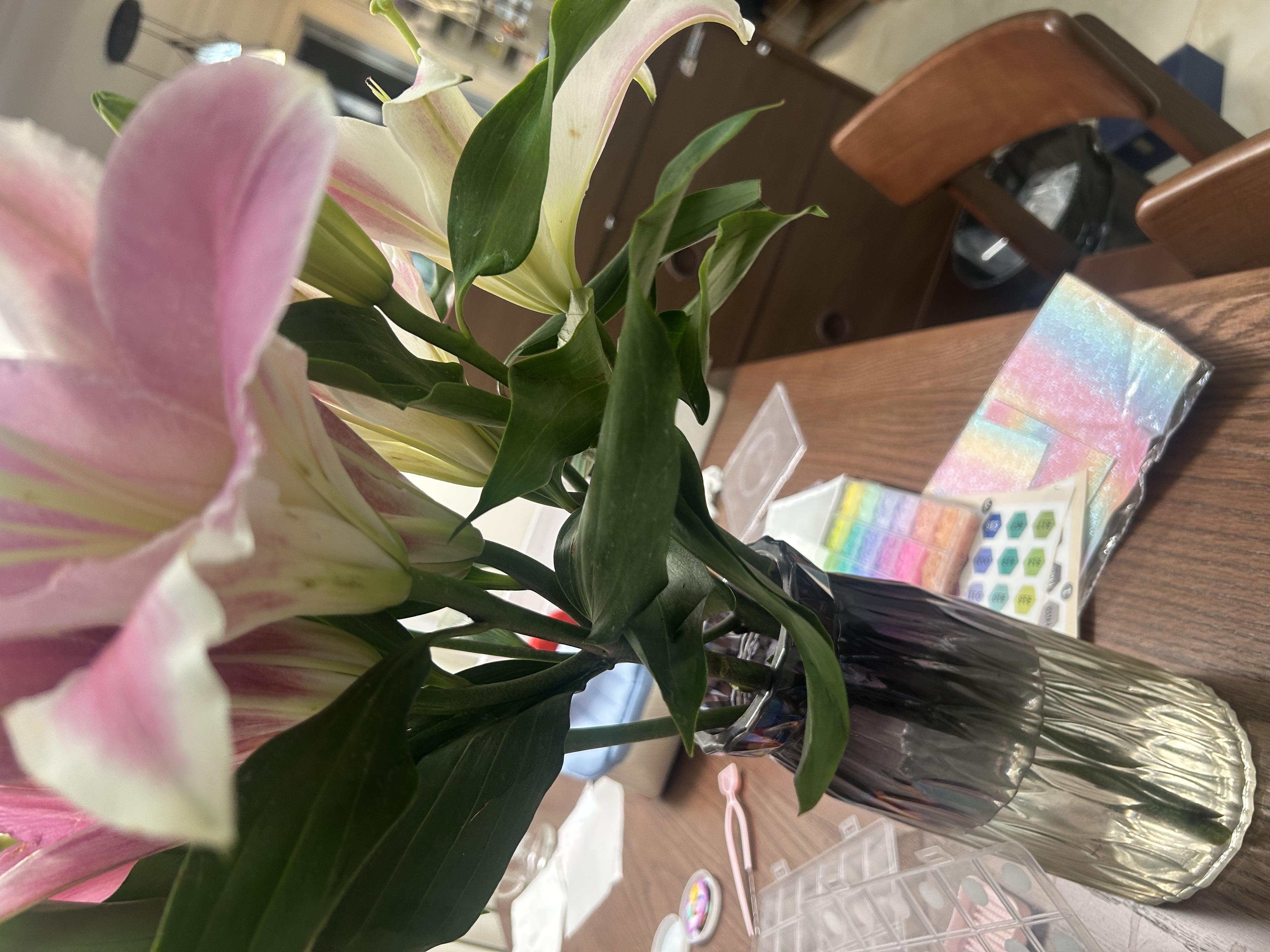 AB级香水百合花鲜花云南产地直发玫瑰康乃馨向日葵插花花束10 高品质【AB级随机色】百合花10朵+保鲜剂 实拍图