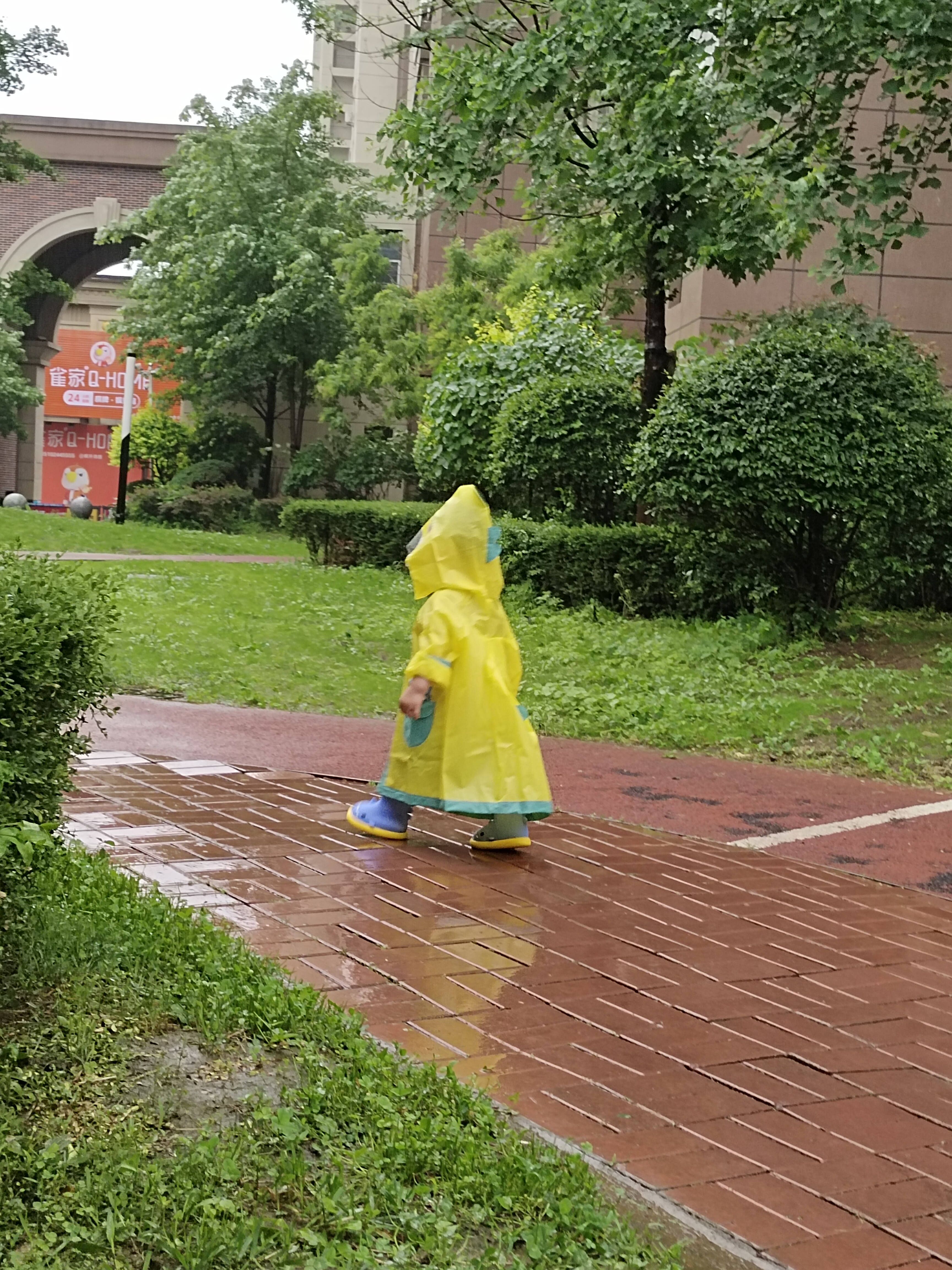 倍可安卡通鲨鱼拼色款儿童雨鞋男童雨靴女宝水鞋防水幼儿小学生上学专用 雾霾蓝【雨鞋】 15 cm内长【脚长14.5/约2-3岁穿】 实拍图