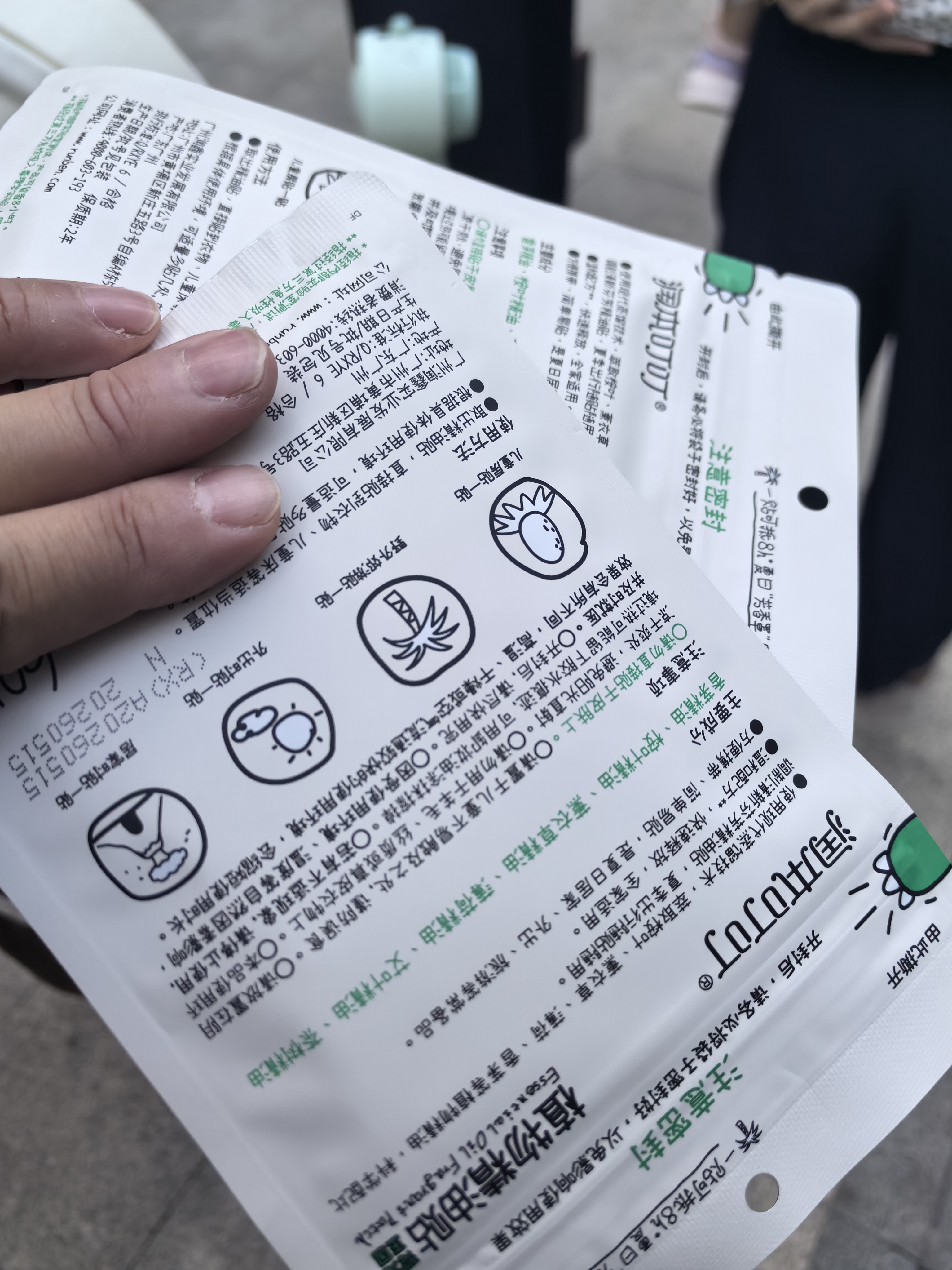 润本叮叮植物精油贴婴儿童专用卡通贴纸成人户外宝宝随身贴便携童趣贴 【2件更划算】恐龙王国款 60贴 2袋 实拍图
