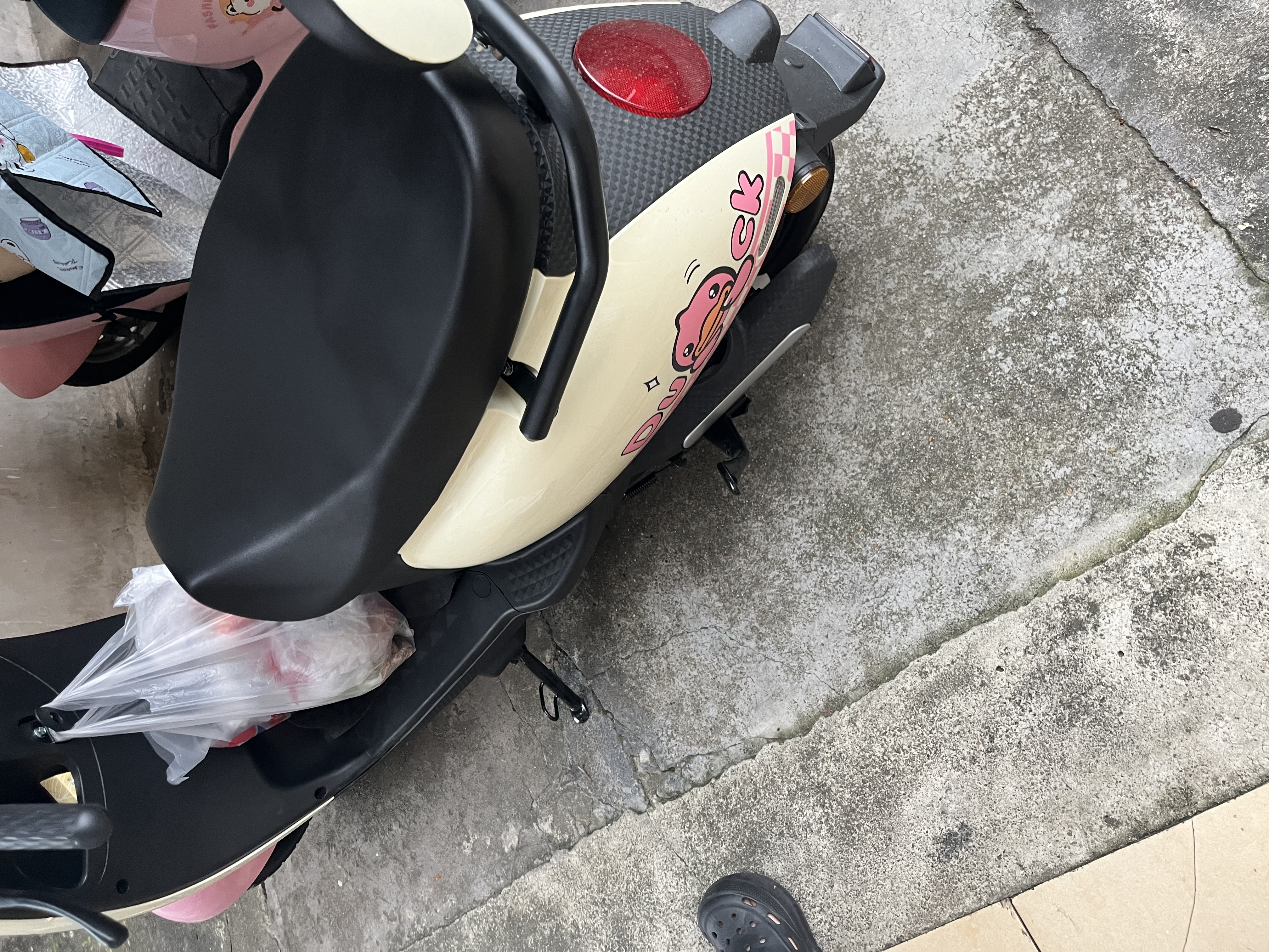 海戈新款NFC小龟王电动车电瓶车电动摩托车女士轻便小型带娃60V电摩外卖长跑长跑长续航品牌 【升级款】NFC解锁+加大电机-珍珠白 72V26AH全新石墨烯超能电池-续航约100公里 实拍图