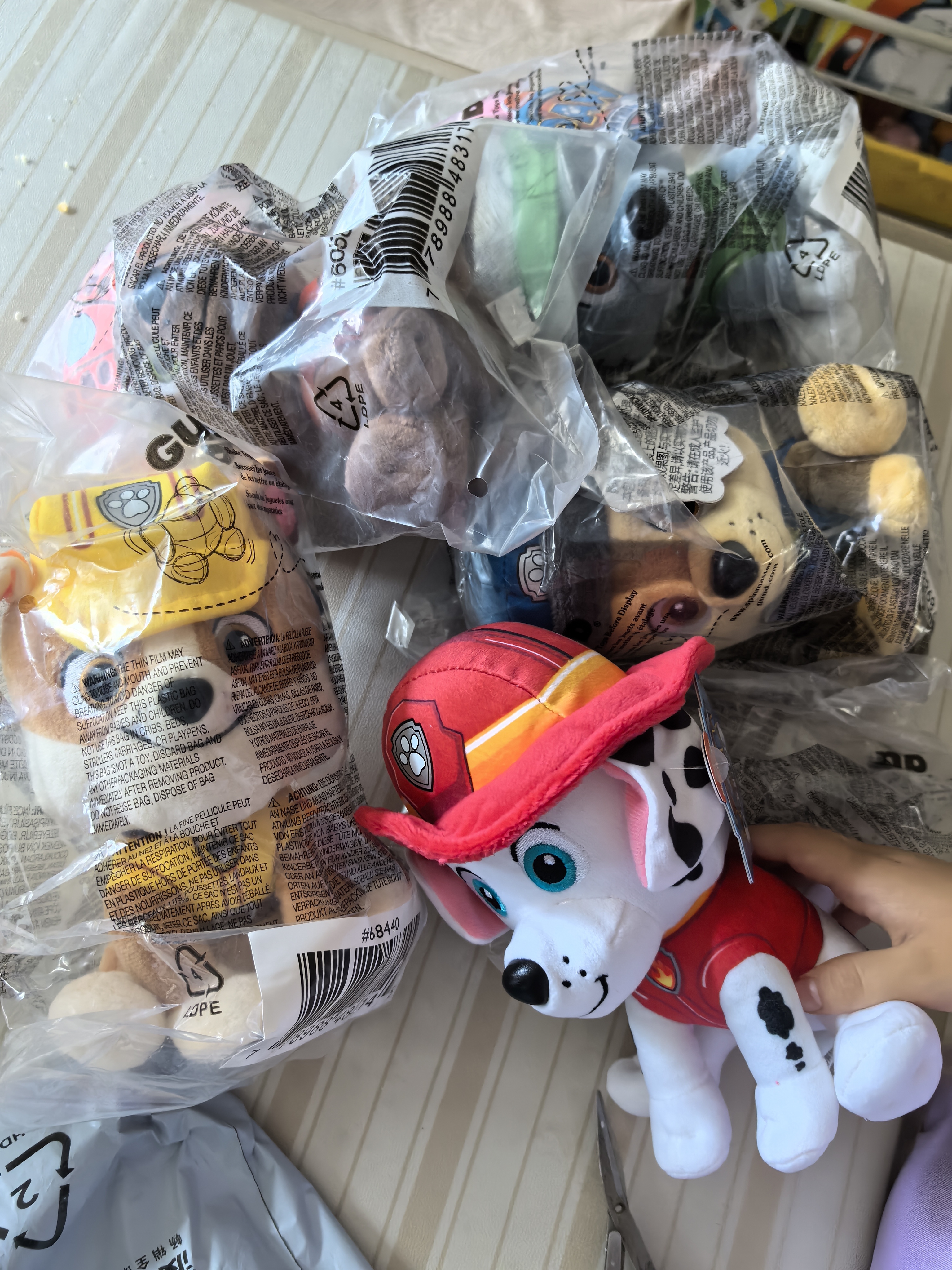 汪汪队立大功（PAW PATROL）毛绒玩具狗狗陪睡玩偶经典款阿奇小号坐姿男女孩儿童生日礼物 实拍图