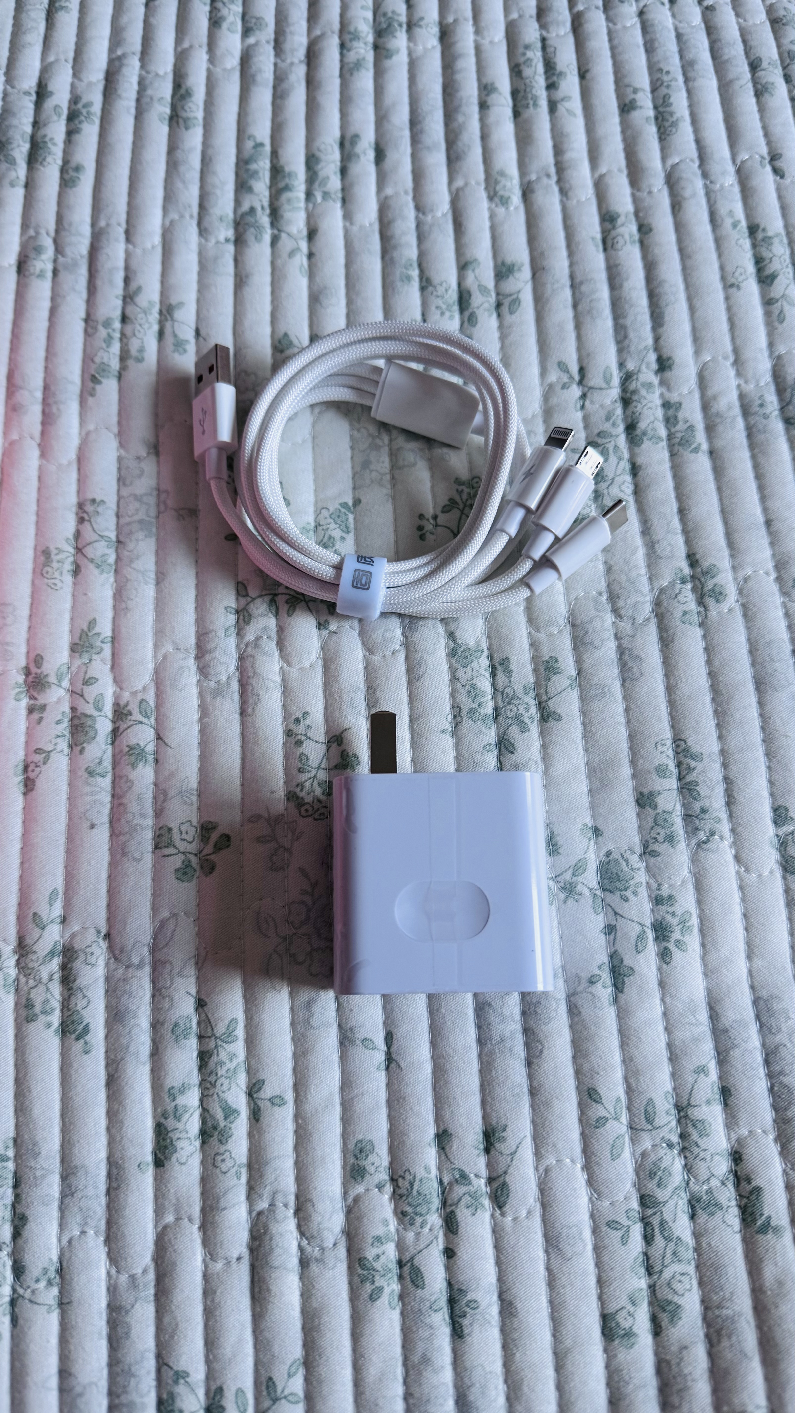 GUGI三合一充电器66W100W120W快充套装车载一拖三头手机数据线适配苹果type-c华为小米安卓原装充电线 【原充正品】120W充电头+1.2米编织三合一套装 全兼容88W/66W/40W手机 实拍图