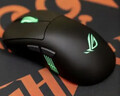 ROG月刃2RGB 无线三模 游戏鼠标 AimPoint Pro传感器 支持无线8K 轻量化设计 三区RGB灯效 暗夜黑 实拍图