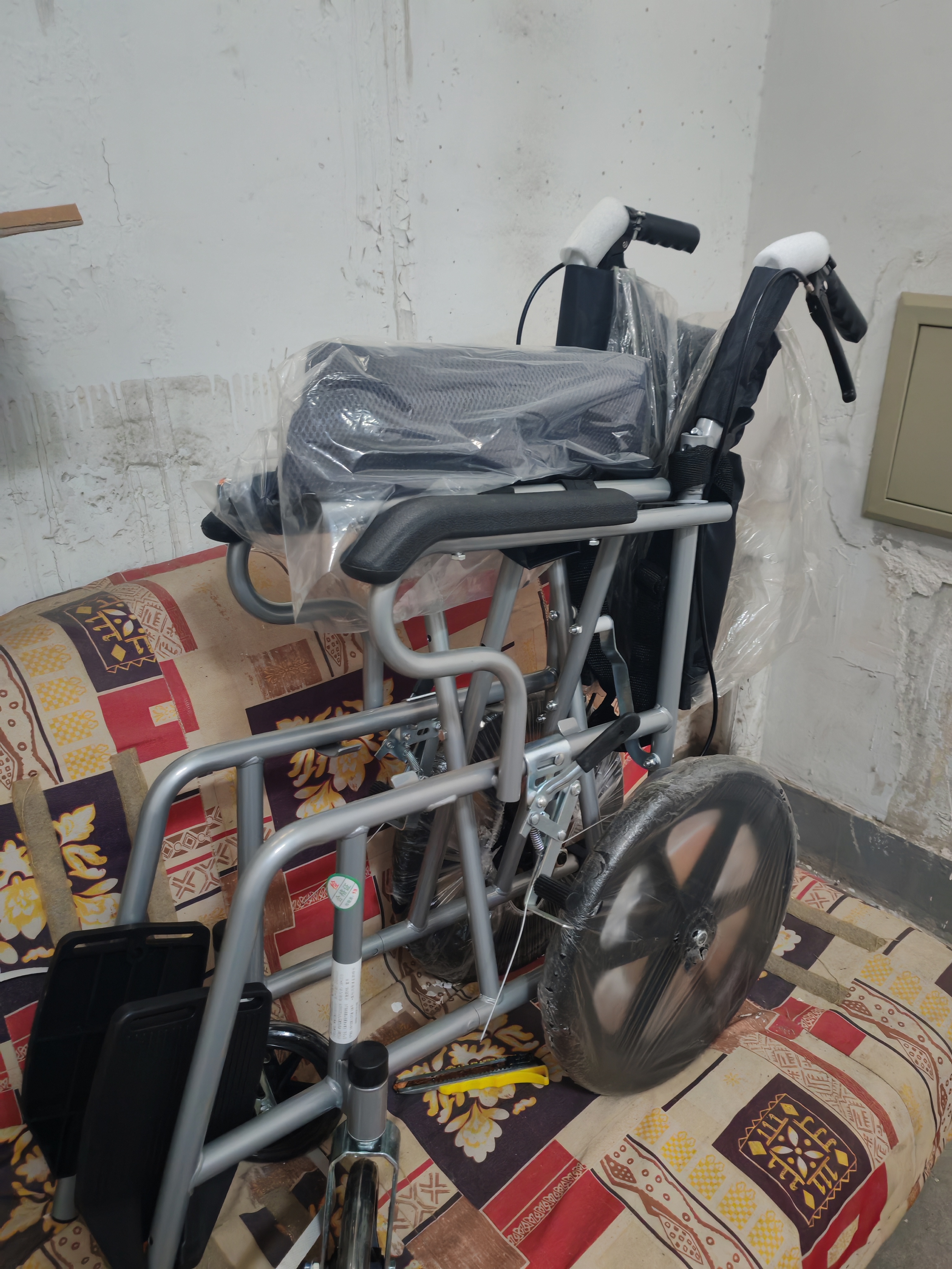 恒倍舒手动轮椅轻便折叠脚踏手推车老人便携式家用旅行代步车HZB-01G 1.【热销推荐】经典小轮款-仅10kg 实拍图