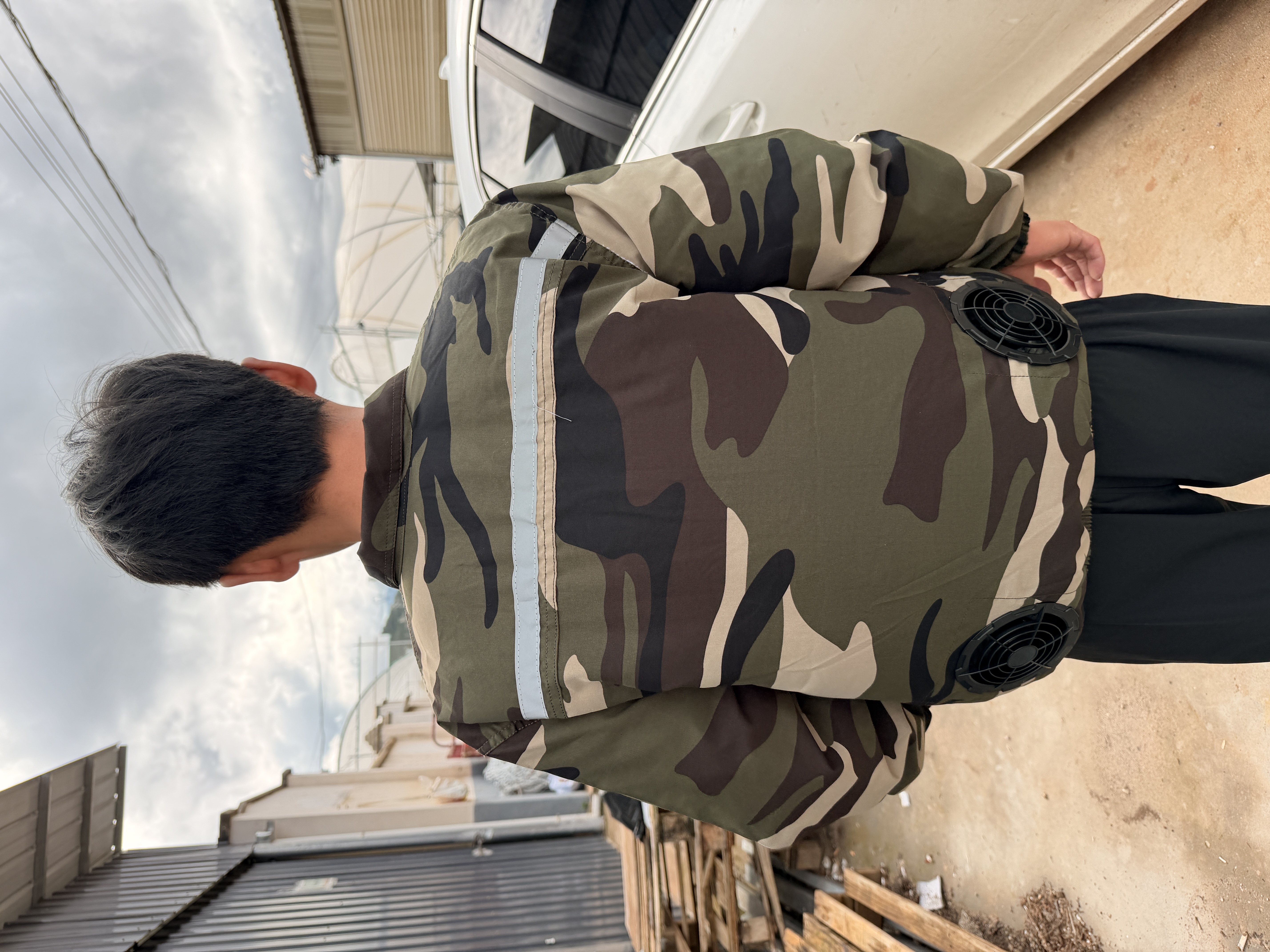 维曼芬夏季降温空调服带风扇的衣服户外防暑充电制冷劳保工人工地工作服 2风扇迷彩2件带3C认证电池1个9900万36V配件1套 L 推荐110-125斤 实拍图