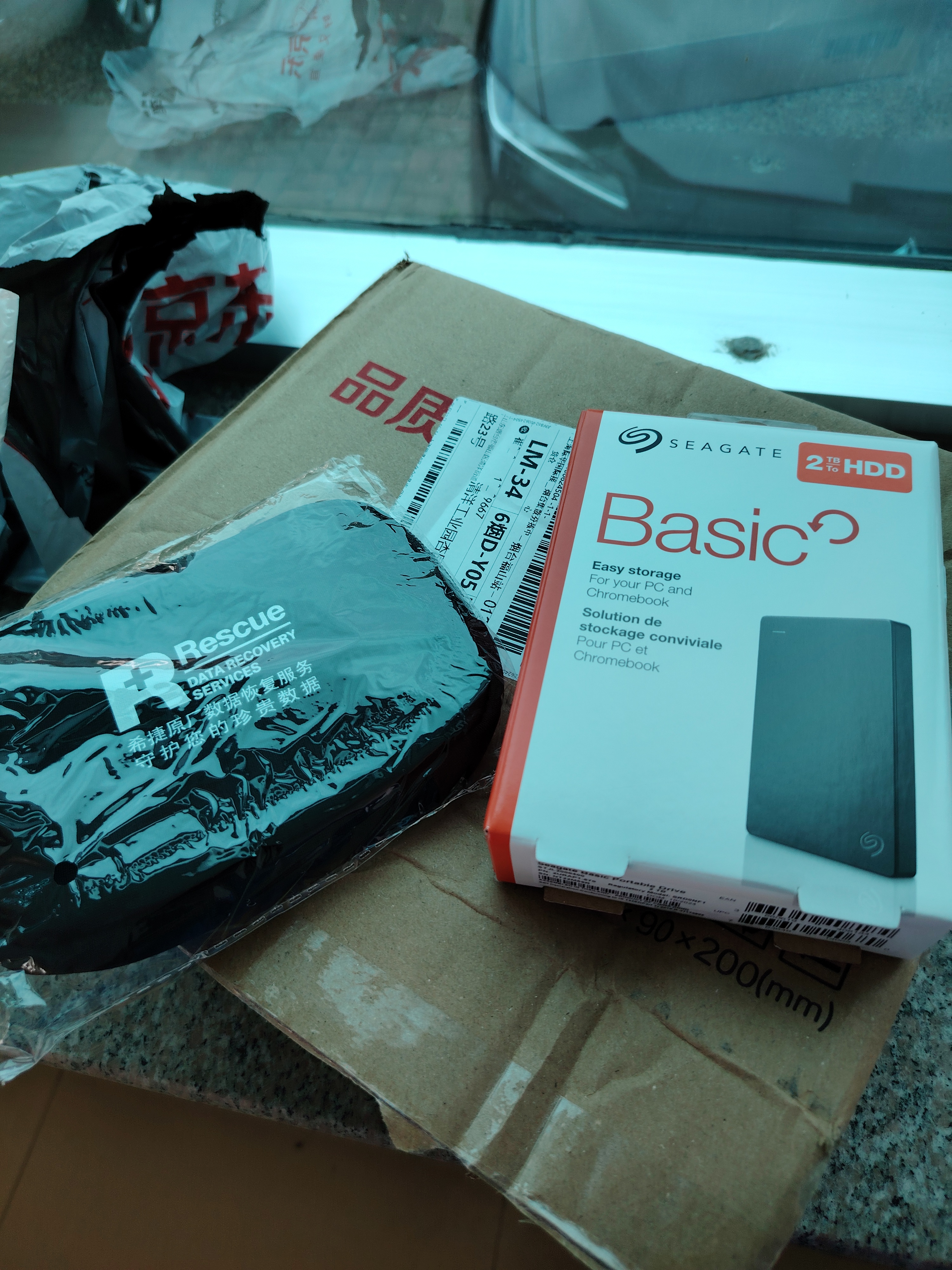 希捷（SEAGATE） 移动硬盘 简系列套装版 USB3.0 2.5英寸 高速便携机械硬盘 兼容WIN MAC PS4 【简】深空灰色 硬盘包套装版 2TB 实拍图