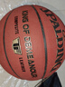 斯伯丁（SPALDING）防尘皮革室外神器7号专业比赛吸湿防滑耐磨成人青少年篮球 实拍图